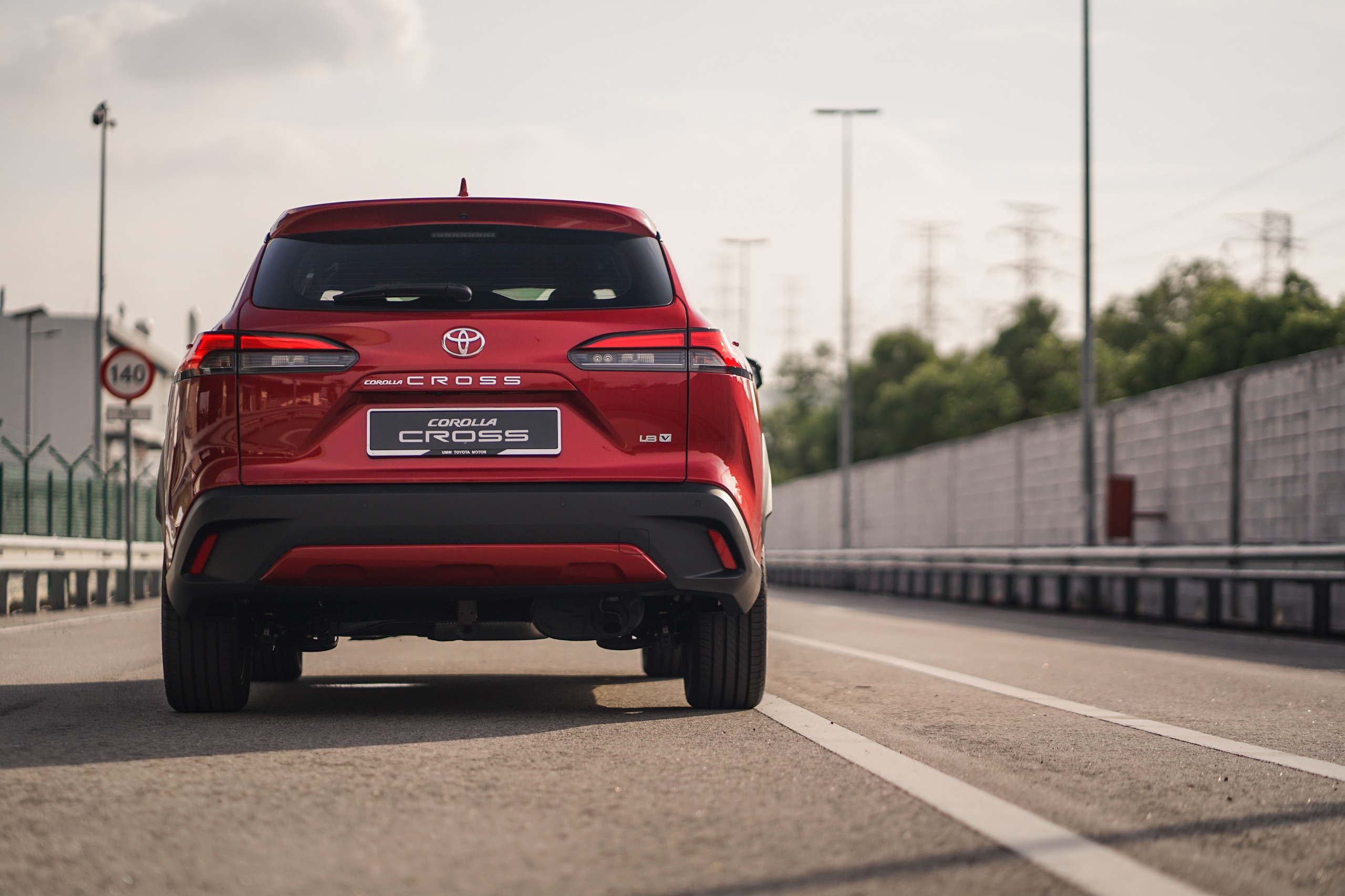 Download 2022 Toyota Corolla Cross [MY-spec] - Rear HD Wallpaper 2560x1706 #11
