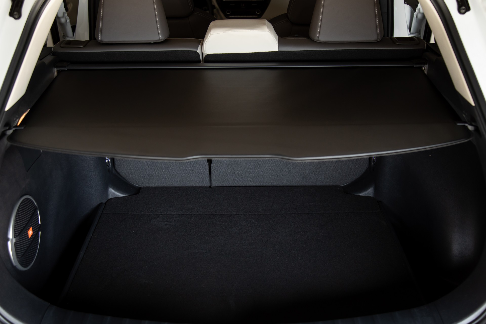 Download 2022 Toyota Corolla Cross - Trunk HD Wallpaper 1920x1280 #47