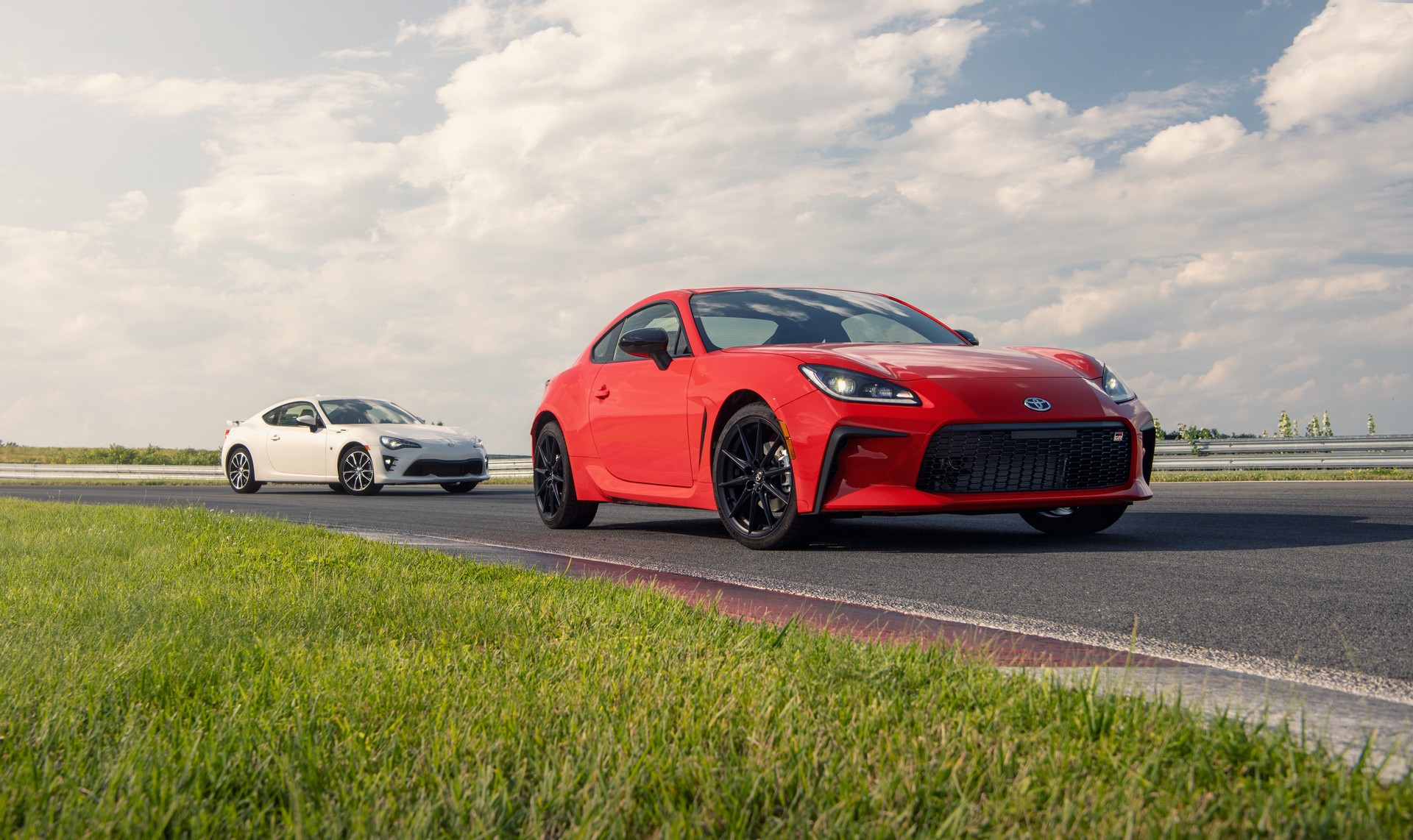 Download 2022 Toyota GR 86 - Front Three-Quarter HD Wallpaper 1920x1142 #5