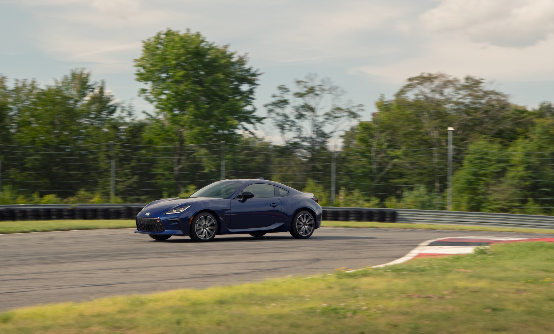 Download 2022 Toyota GR 86 - Front Three-Quarter HD Wallpaper 1920x1157 #138