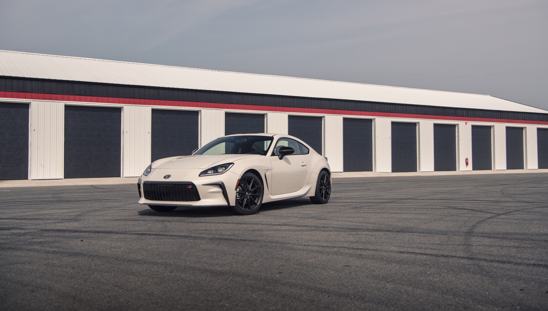 Download 2022 Toyota GR 86 - Front Three-Quarter HD Wallpaper 1920x1091 #60