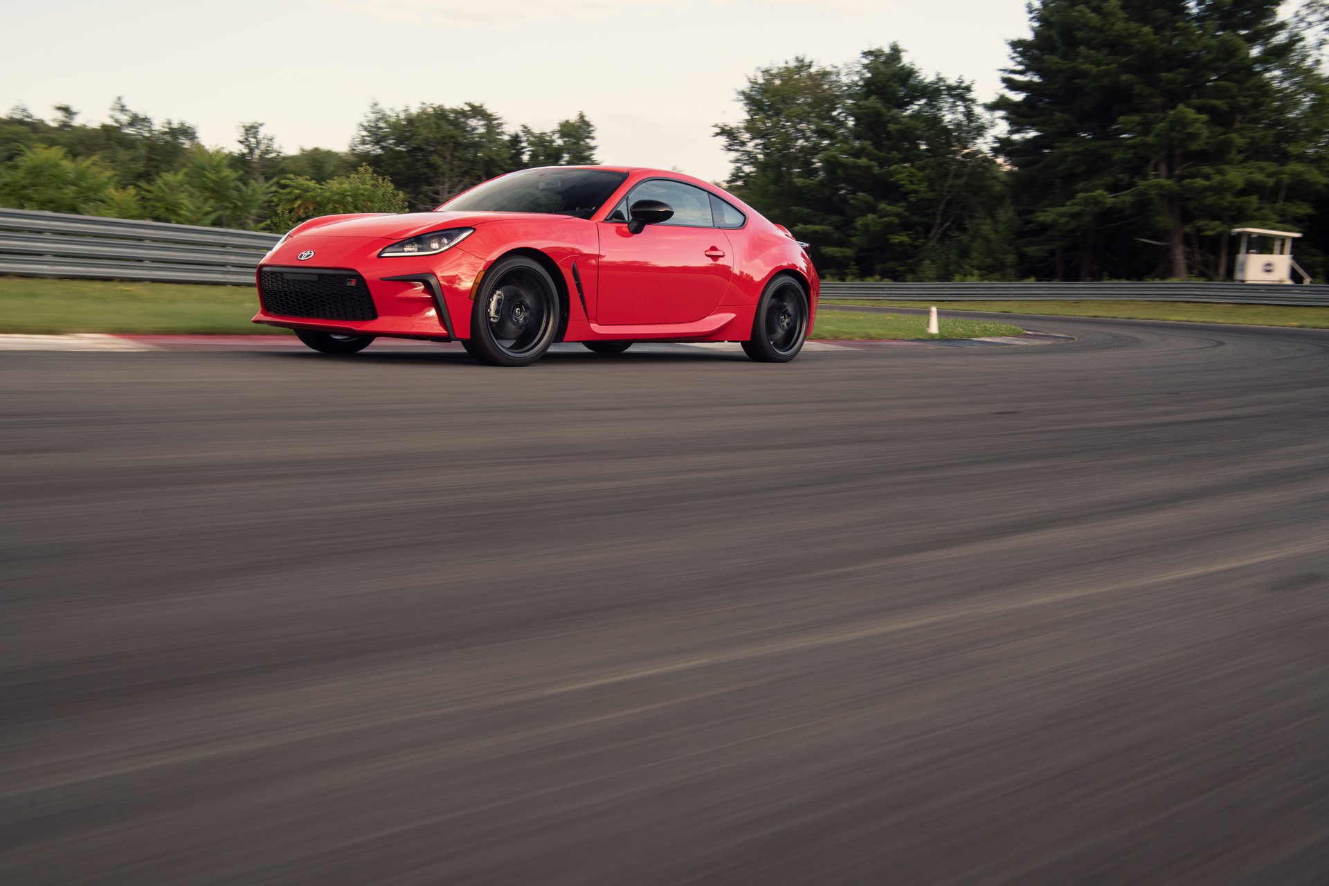 Download 2022 Toyota GR 86 - Front Three-Quarter HD Wallpaper 1920x1280 #8