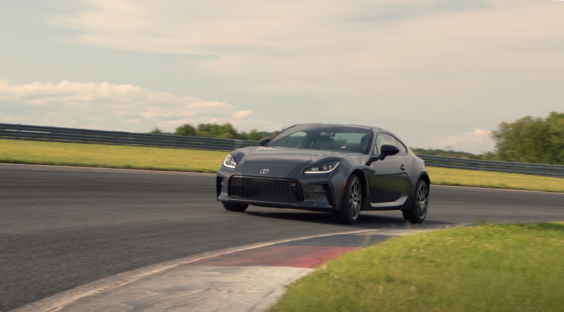 Download 2022 Toyota GR 86 - Front HD Wallpaper 1920x1062 #104