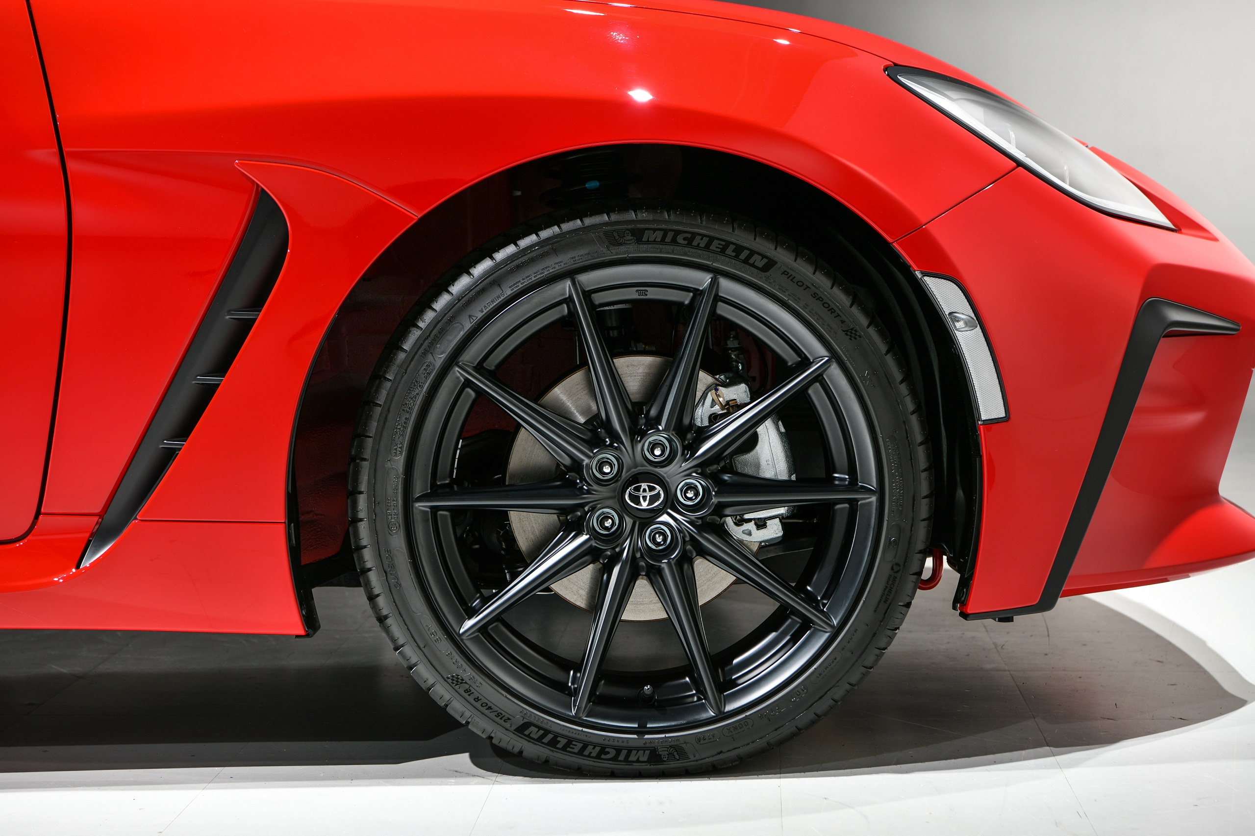 Download 2022 Toyota GR 86 [JP-spec] - Wheel HD Wallpaper 2560x1706 #222