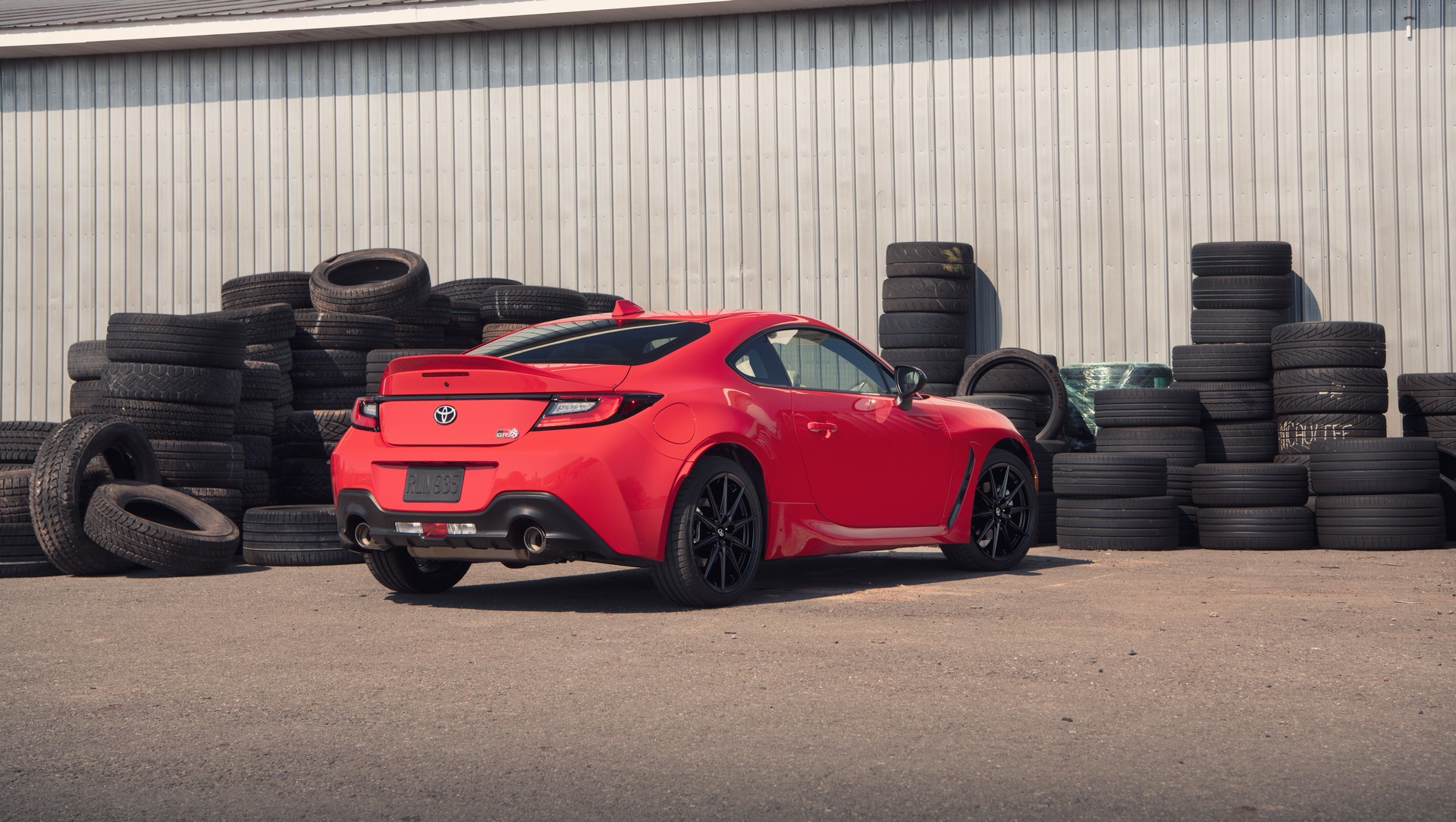 Download 2022 Toyota GR 86 - Rear Three-Quarter HD Wallpaper 1920x1084 #16