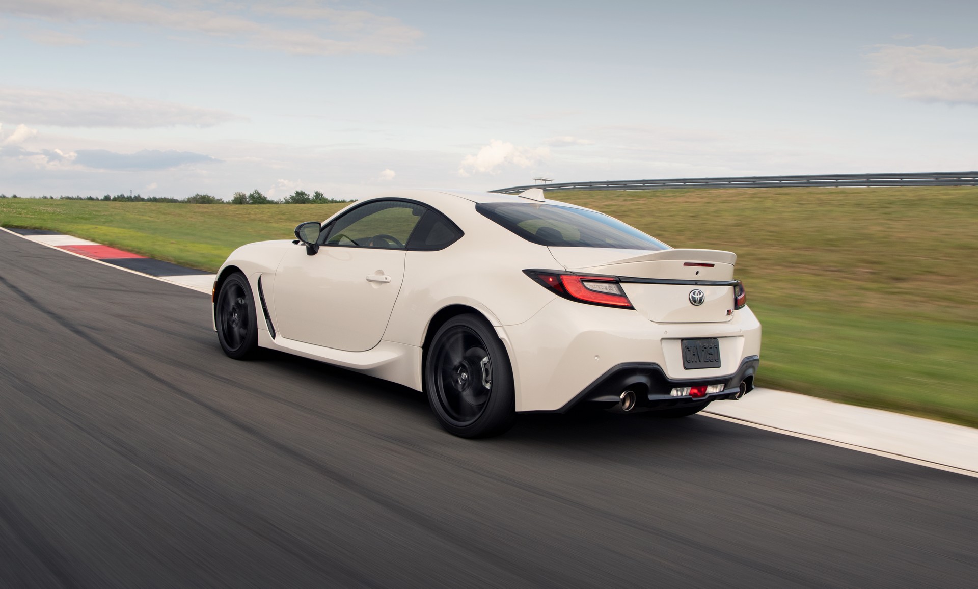 Download 2022 Toyota GR 86 - Rear Three-Quarter HD Wallpaper 1920x1156 #52