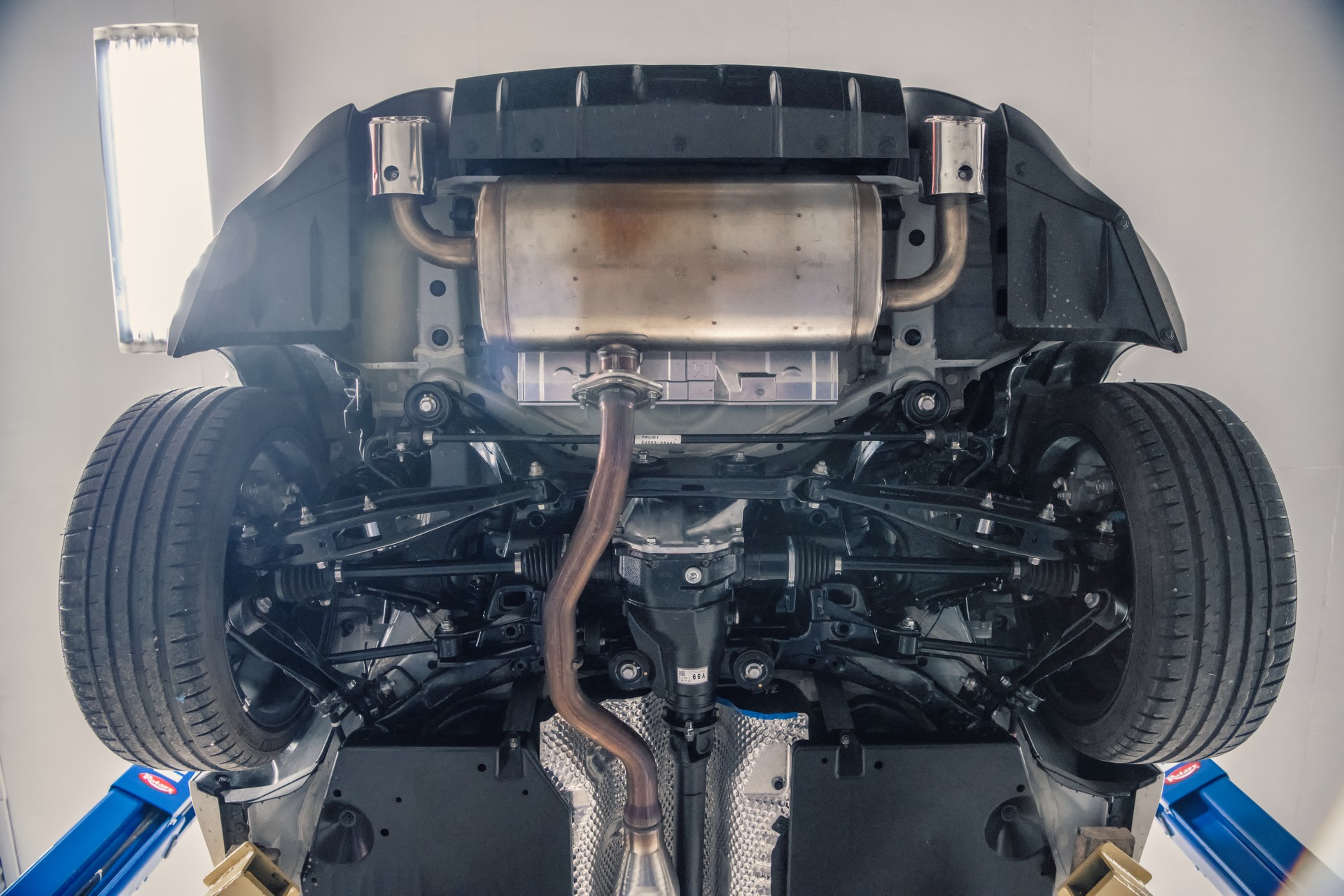 Download 2022 Toyota GR 86 - Undercarriage HD Wallpaper 1920x1280 #73