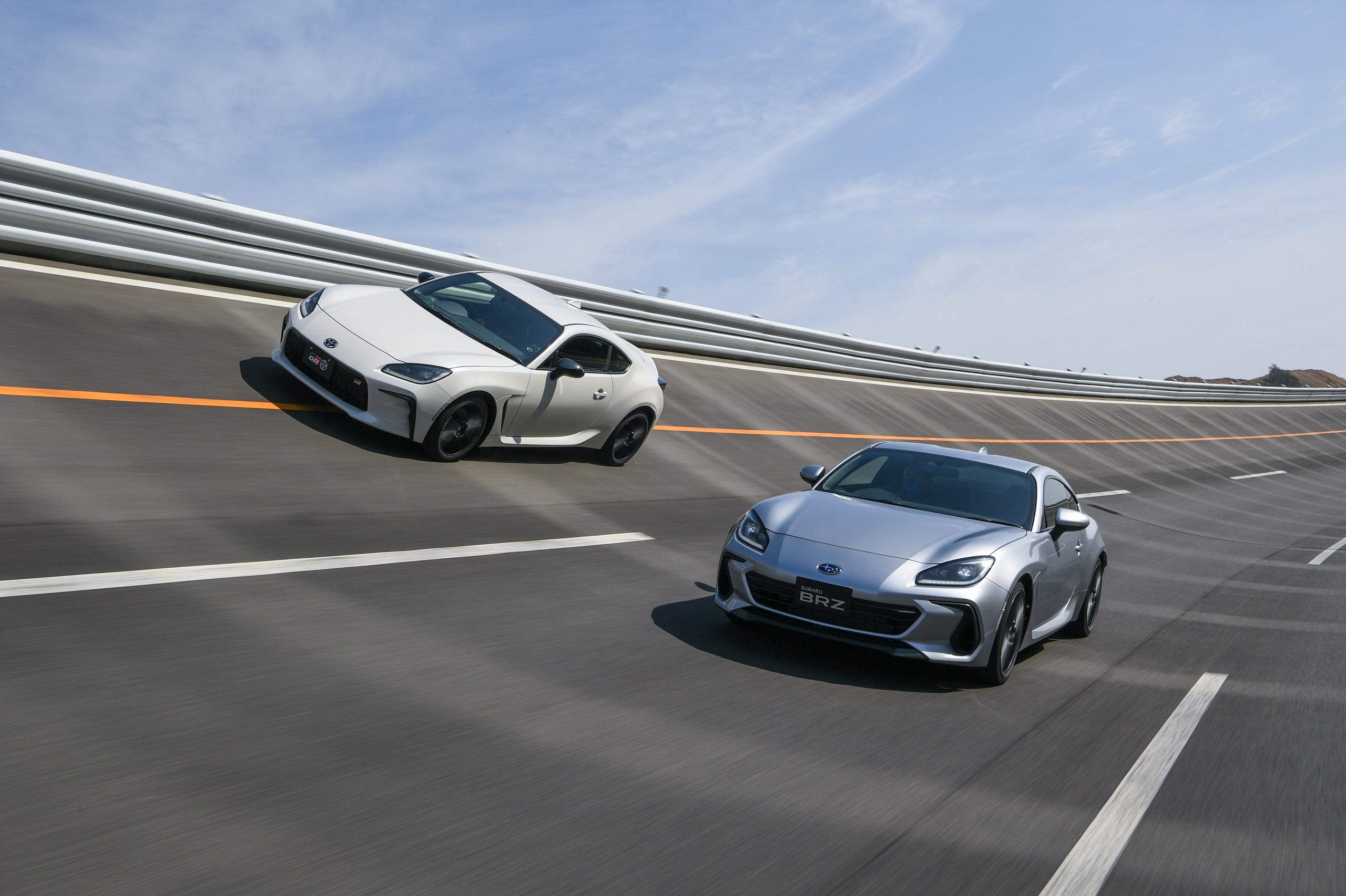 Download 2022 Toyota GR 86 and Subaru BRZ - Front Three-Quarter HD Wallpaper 2560x1706 #193