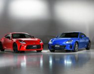 2022 Toyota GR 86 and Subaru BRZ - Front Three-Quarter Wallpaper 190x150