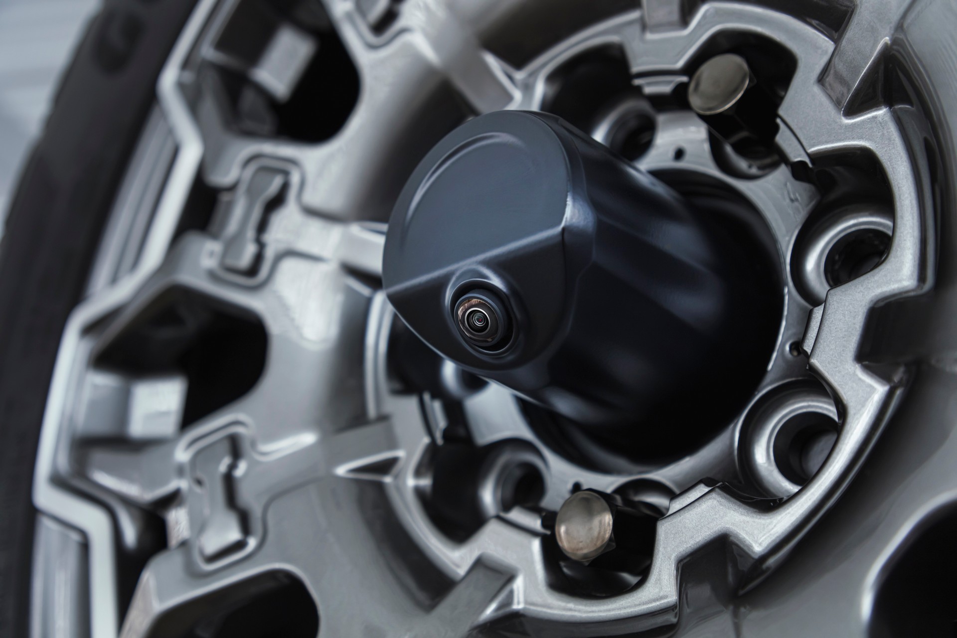 Download 2024 GMC Hummer EV SUV - Back-up Camera HD Wallpaper 1920x1280 #29