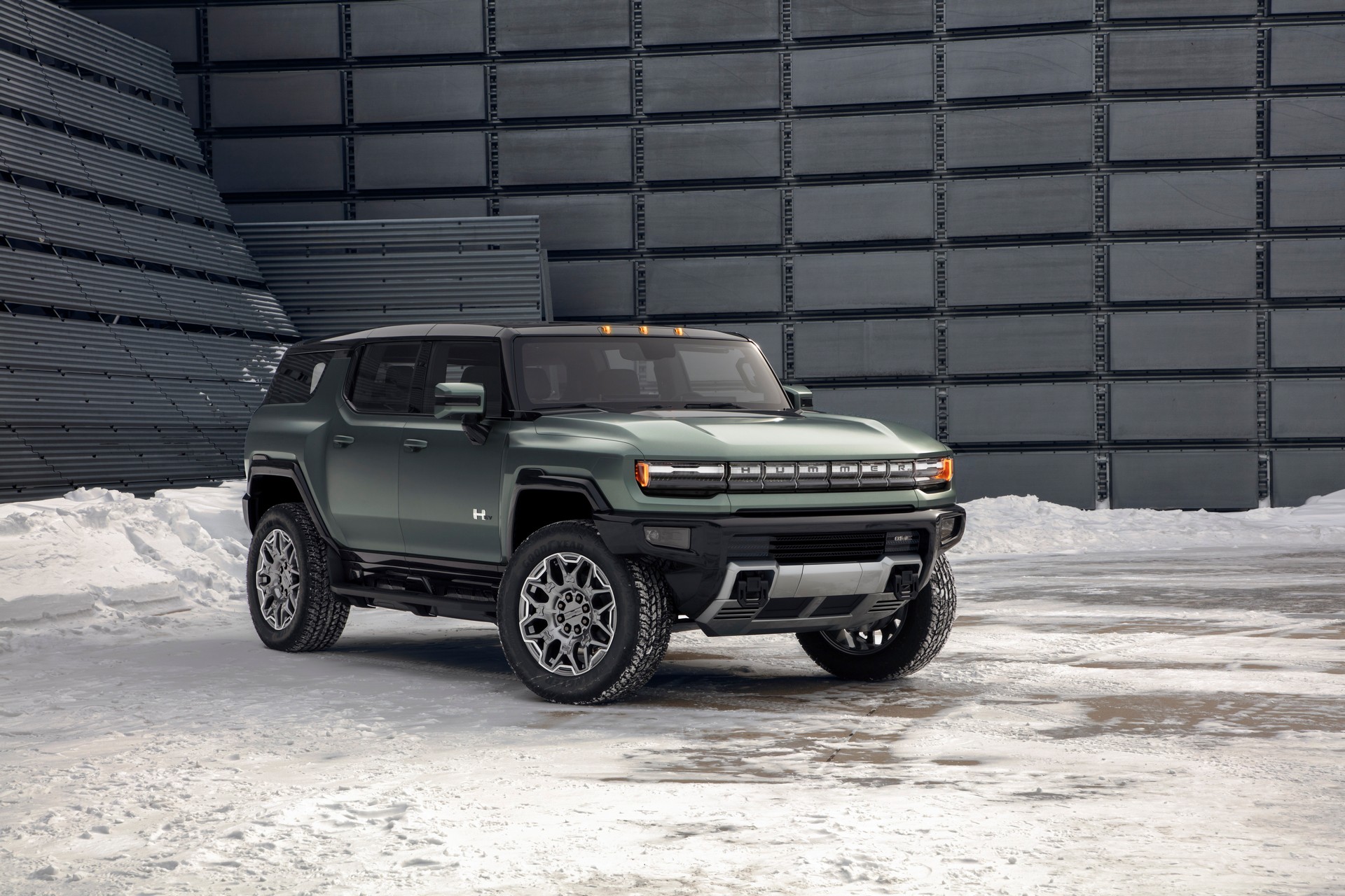 Download 2024 GMC Hummer EV SUV - Front Three-Quarter HD Wallpaper 1920x1280 #1