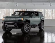 2024 GMC Hummer EV SUV - Front Three-Quarter Wallpaper 190x150