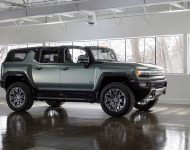 2024 GMC Hummer EV SUV - Front Three-Quarter Wallpaper 190x150