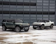 2024 GMC Hummer EV SUV - Front Three-Quarter Wallpaper 190x150