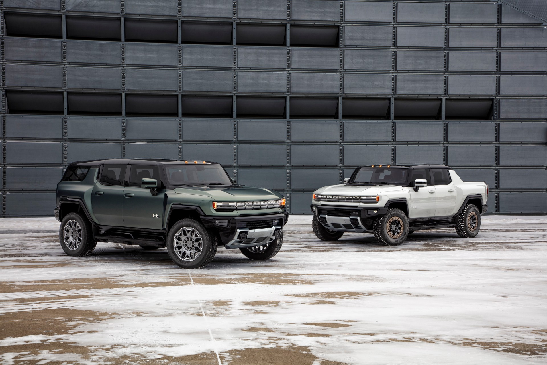Download 2024 GMC Hummer EV SUV - Front Three-Quarter HD Wallpaper 1920x1280 #3