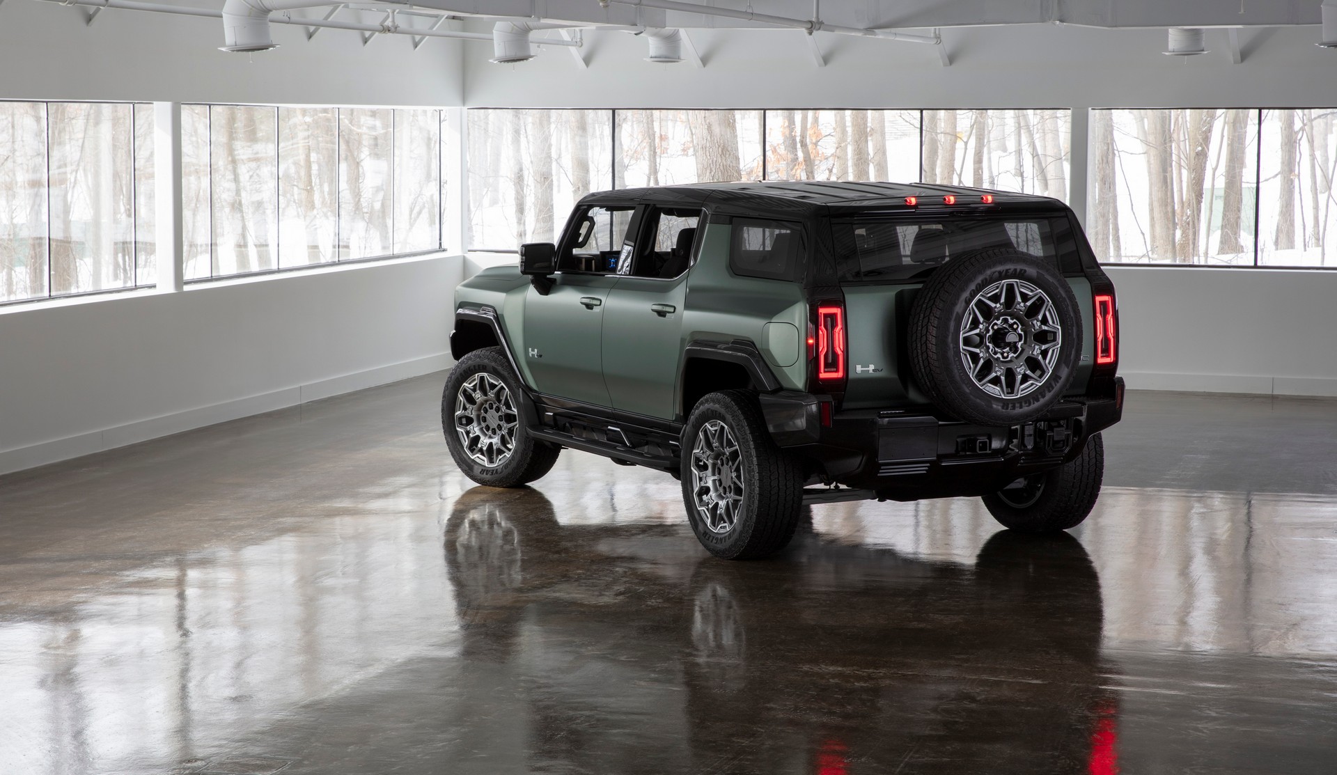 Download 2024 GMC Hummer EV SUV - Rear Three-Quarter HD Wallpaper 1920x1113 #25