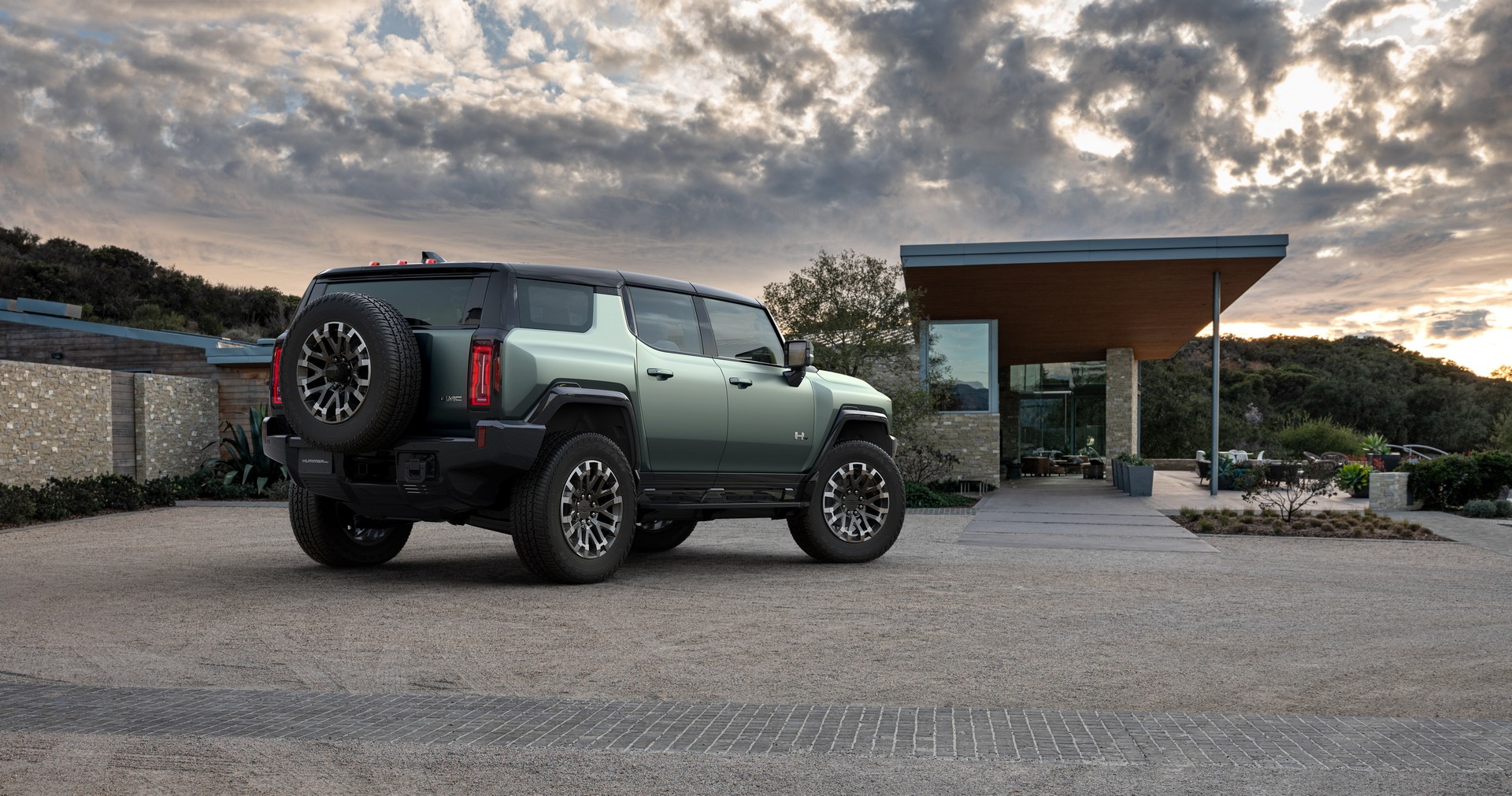 Download 2024 GMC Hummer EV SUV - Rear Three-Quarter HD Wallpaper 1920x1011 #8