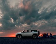 2024 GMC Hummer EV SUV - Side Wallpaper 190x150