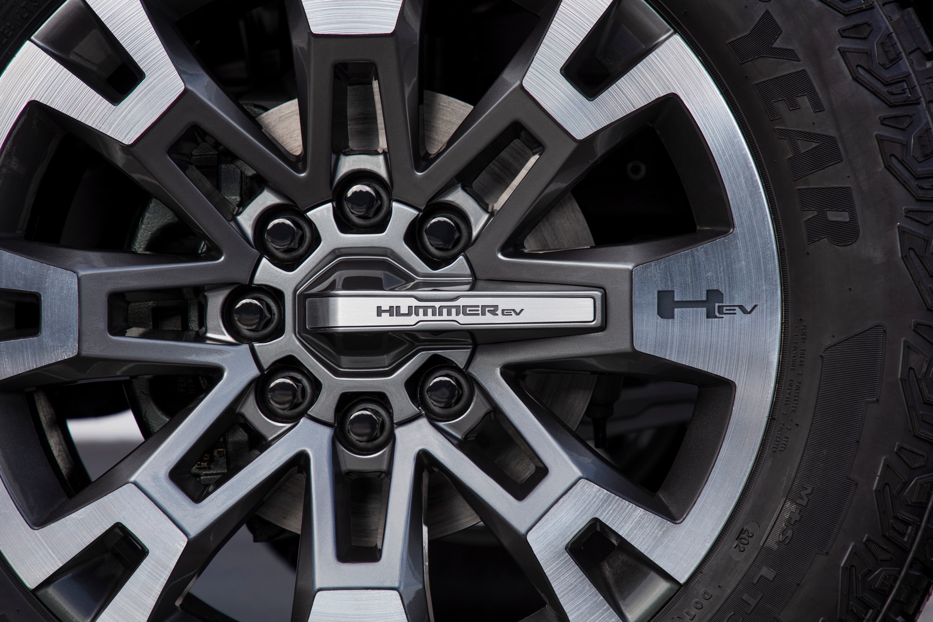 Download 2024 GMC Hummer EV SUV - Wheel HD Wallpaper 1920x1280 #33