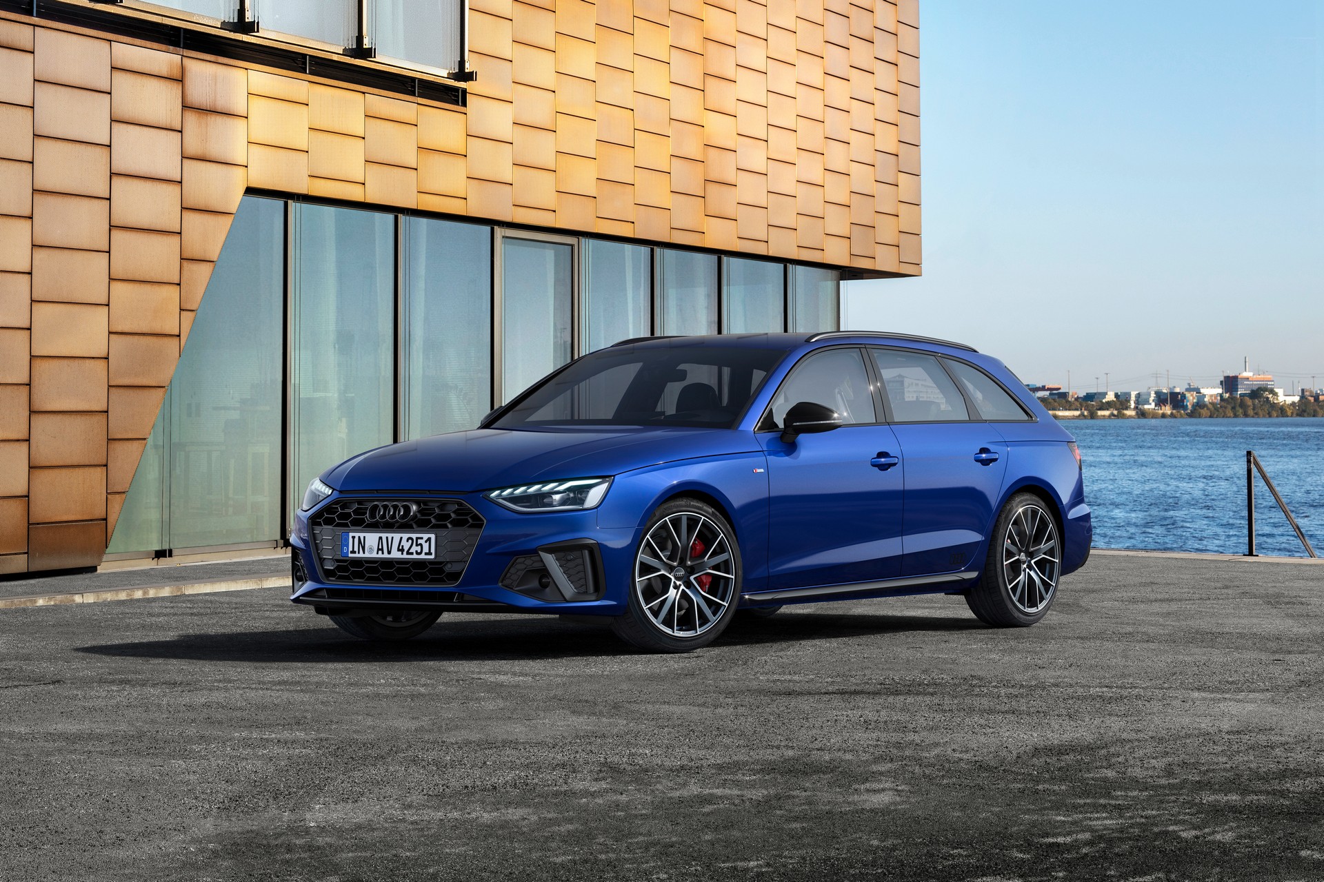 Download 2022 Audi A4 Avant S line competition plus - Front Three-Quarter HD Wallpaper 1920x1280 #6