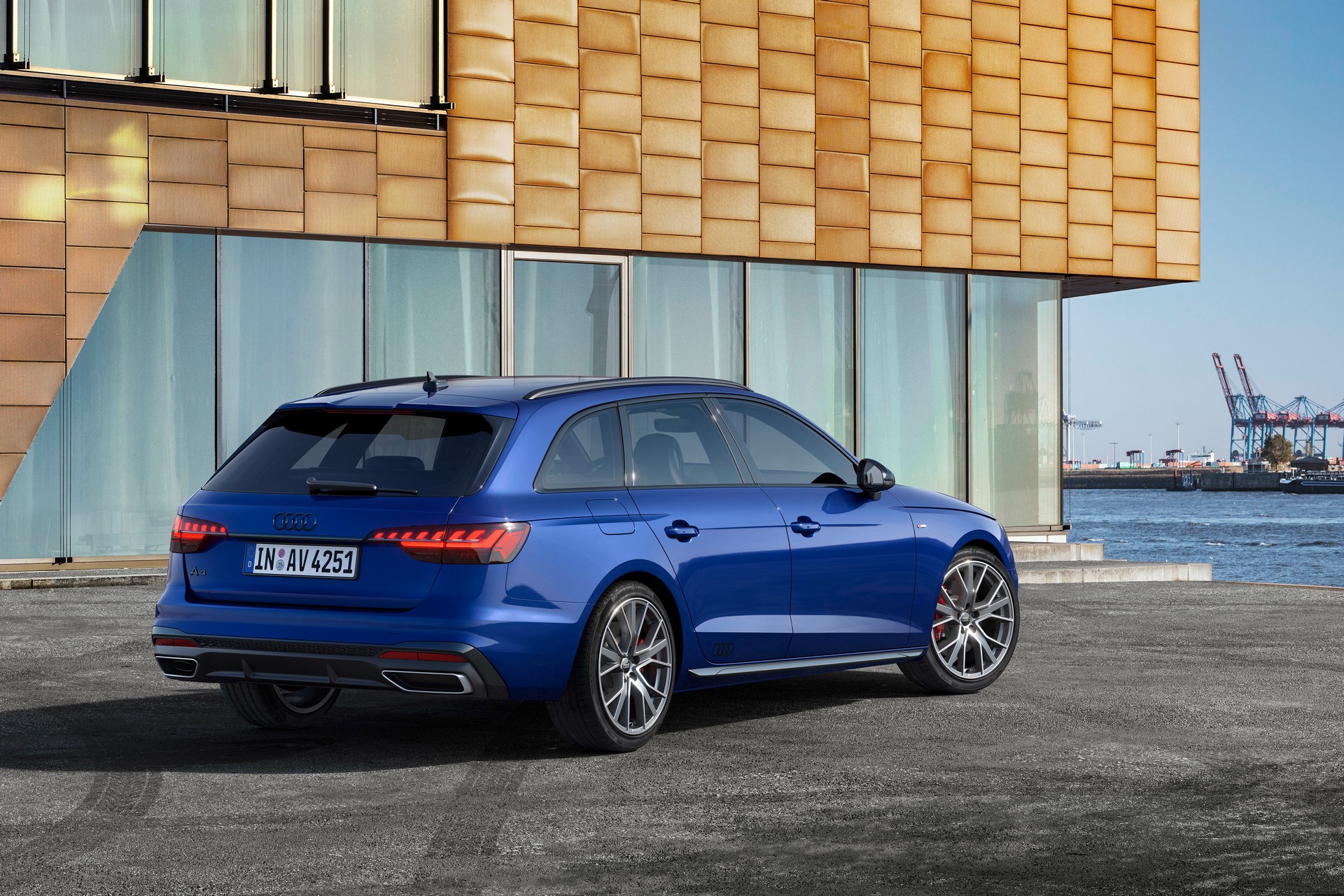 Download 2022 Audi A4 Avant S line competition plus - Rear Three-Quarter HD Wallpaper 1920x1280 #7