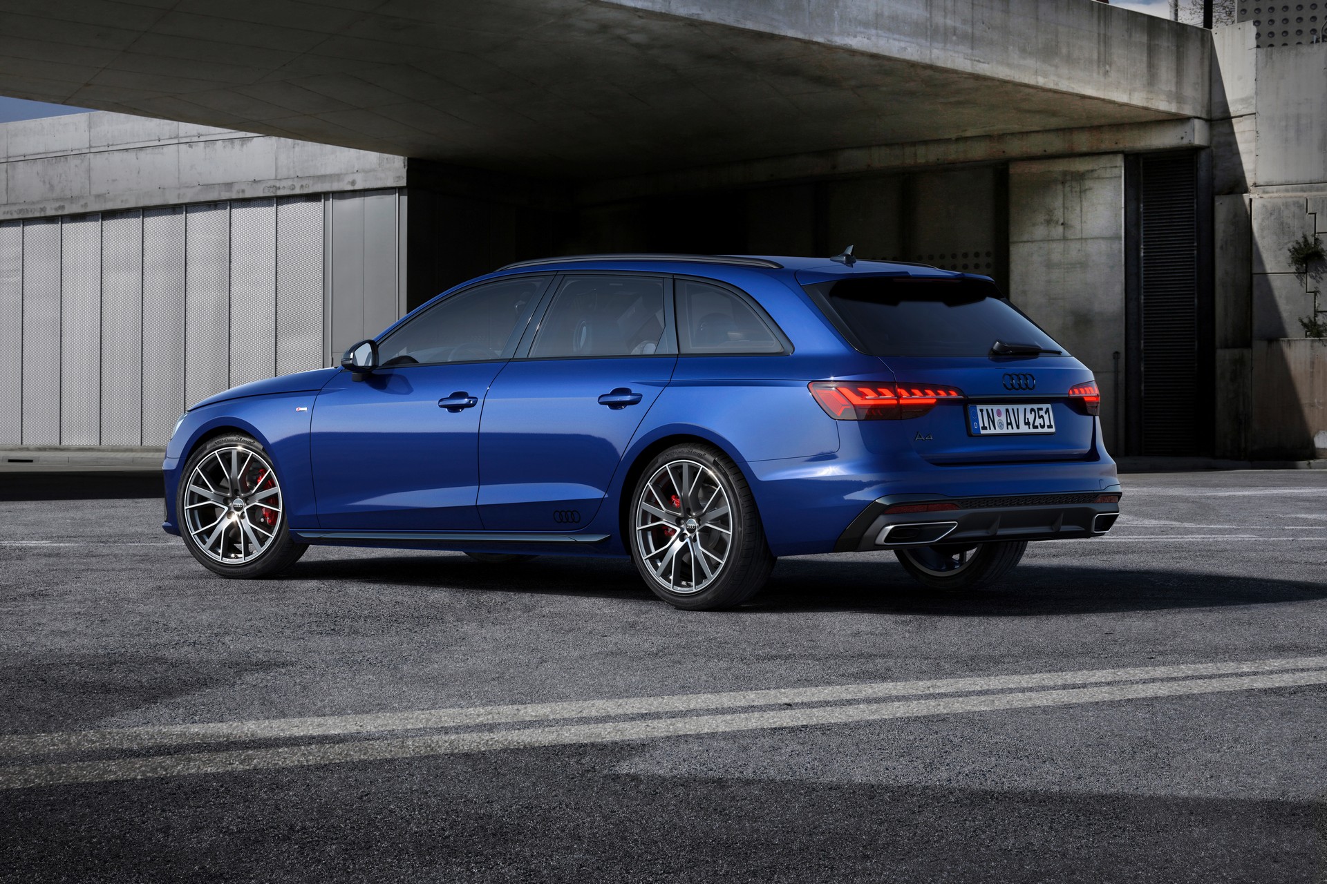 Download 2022 Audi A4 Avant S line competition plus - Rear Three-Quarter HD Wallpaper 1920x1280 #9