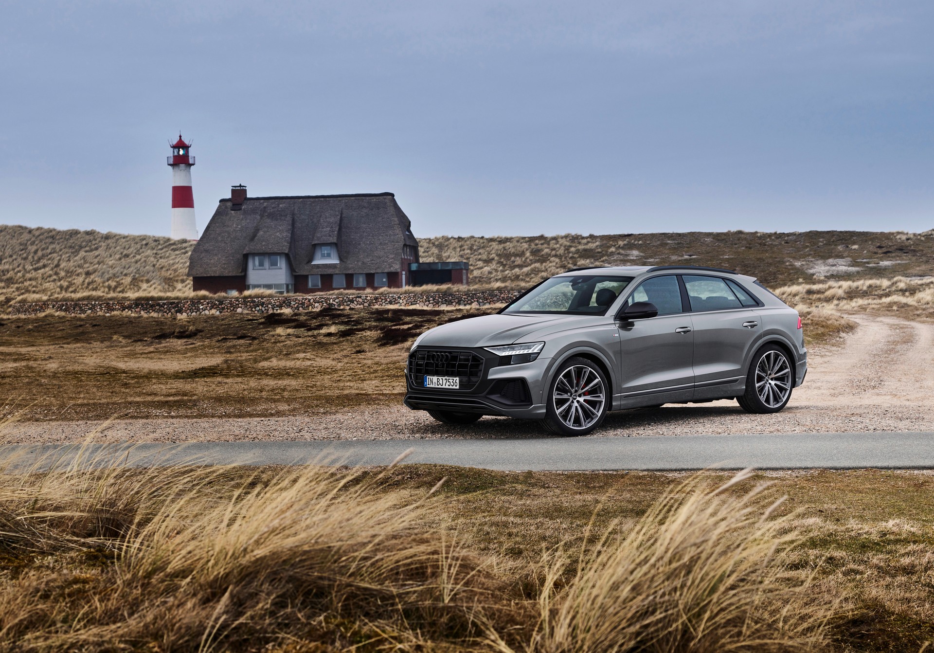 Download 2022 Audi Q7 competition plus - Front Three-Quarter HD Wallpaper 1920x1342 #17