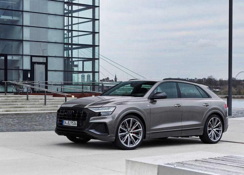 2022 Audi Q7 competition plus - Front Three-Quarter Wallpaper 850x610 #3