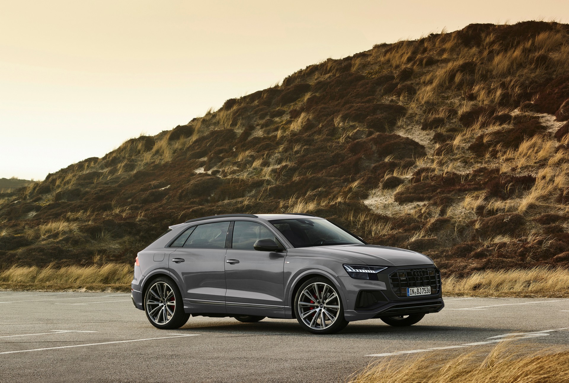 Download 2022 Audi Q7 competition plus - Front Three-Quarter HD Wallpaper 1920x1294 #16