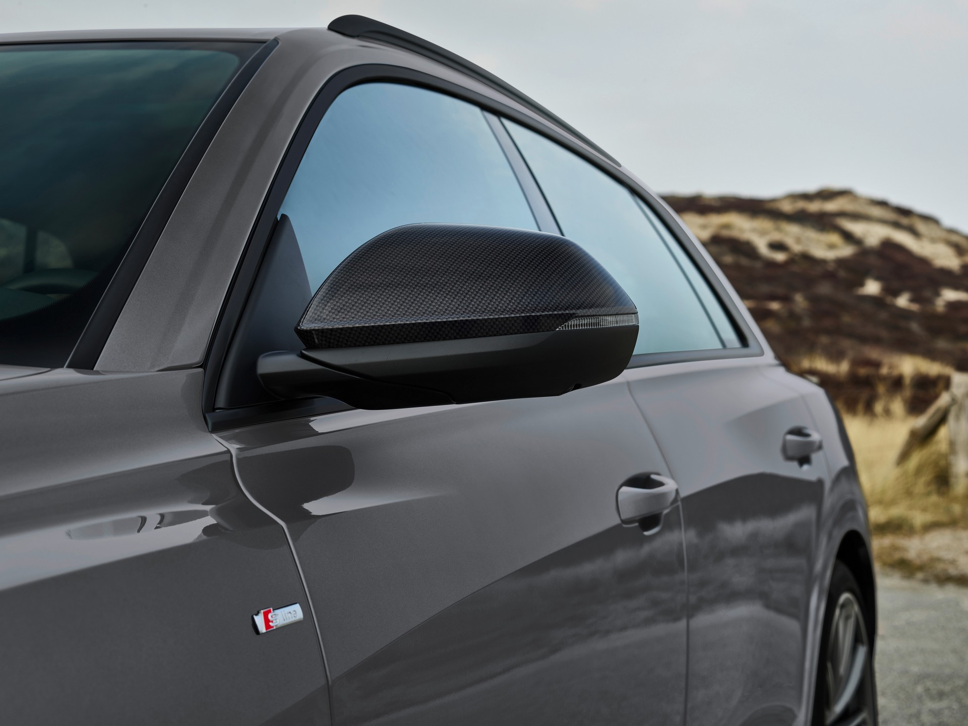 Download 2022 Audi Q7 competition plus - Mirror HD Wallpaper 1920x1440 #26