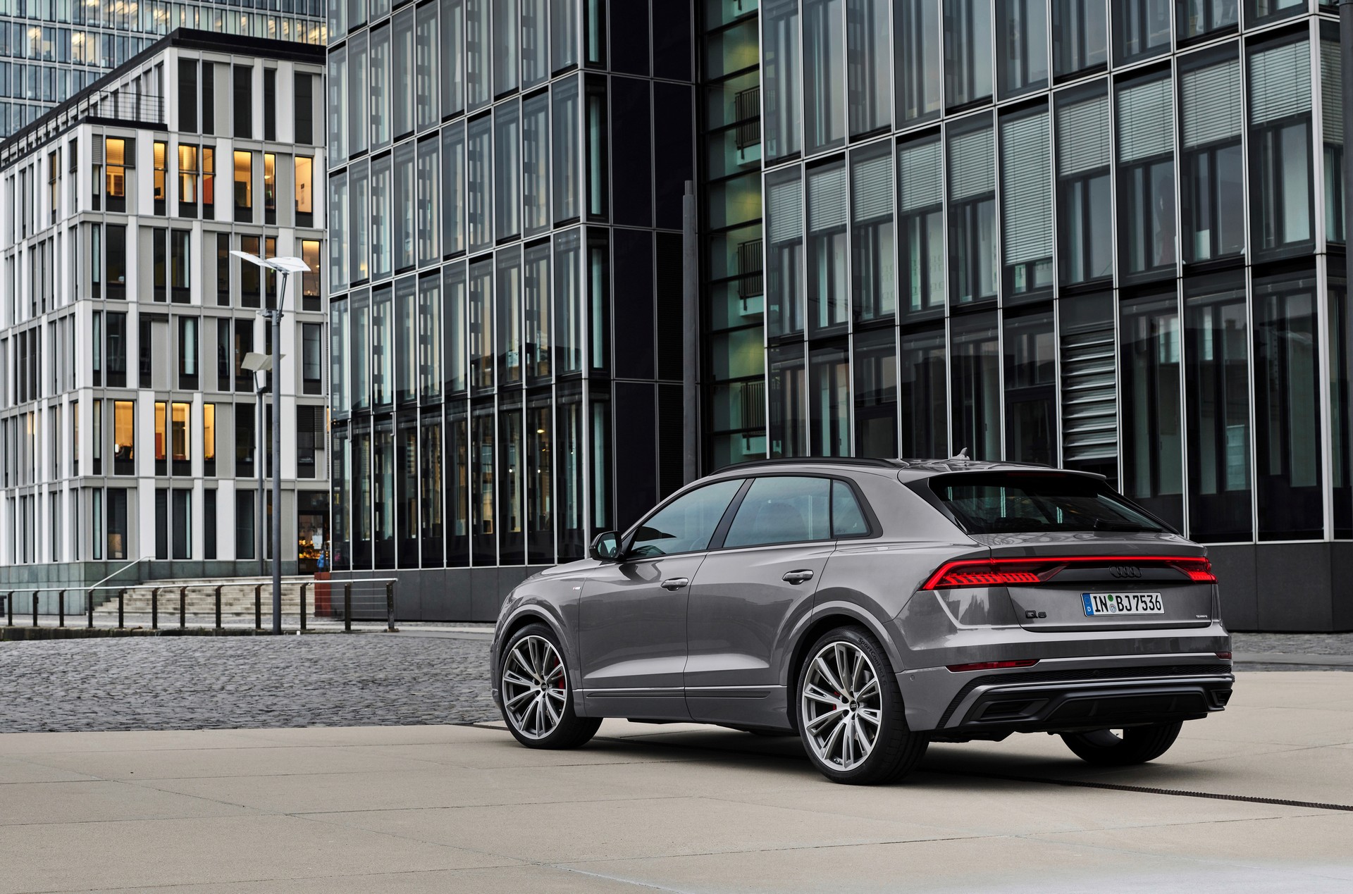 Download 2022 Audi Q7 competition plus - Rear Three-Quarter HD Wallpaper 1920x1269 #6