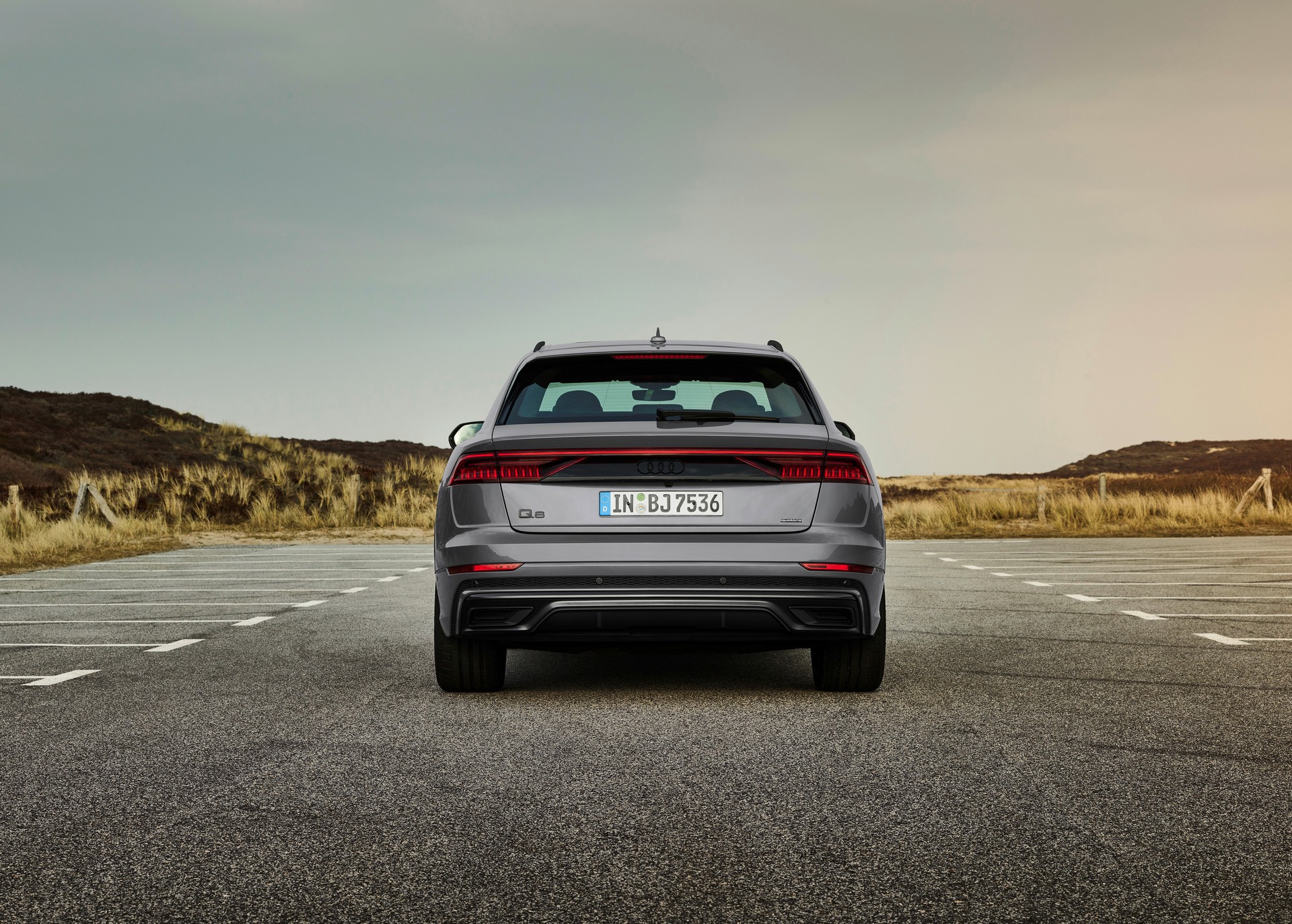 Download 2022 Audi Q7 competition plus - Rear HD Wallpaper 1920x1373 #24