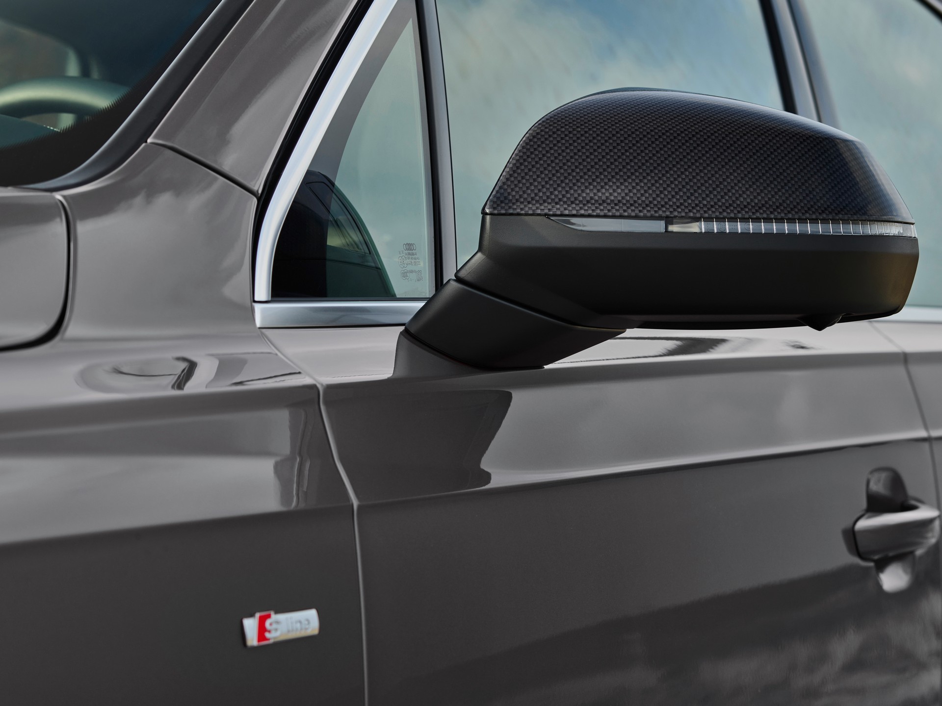 Download 2022 Audi Q8 competition plus - Mirror HD Wallpaper 1920x1440 #11