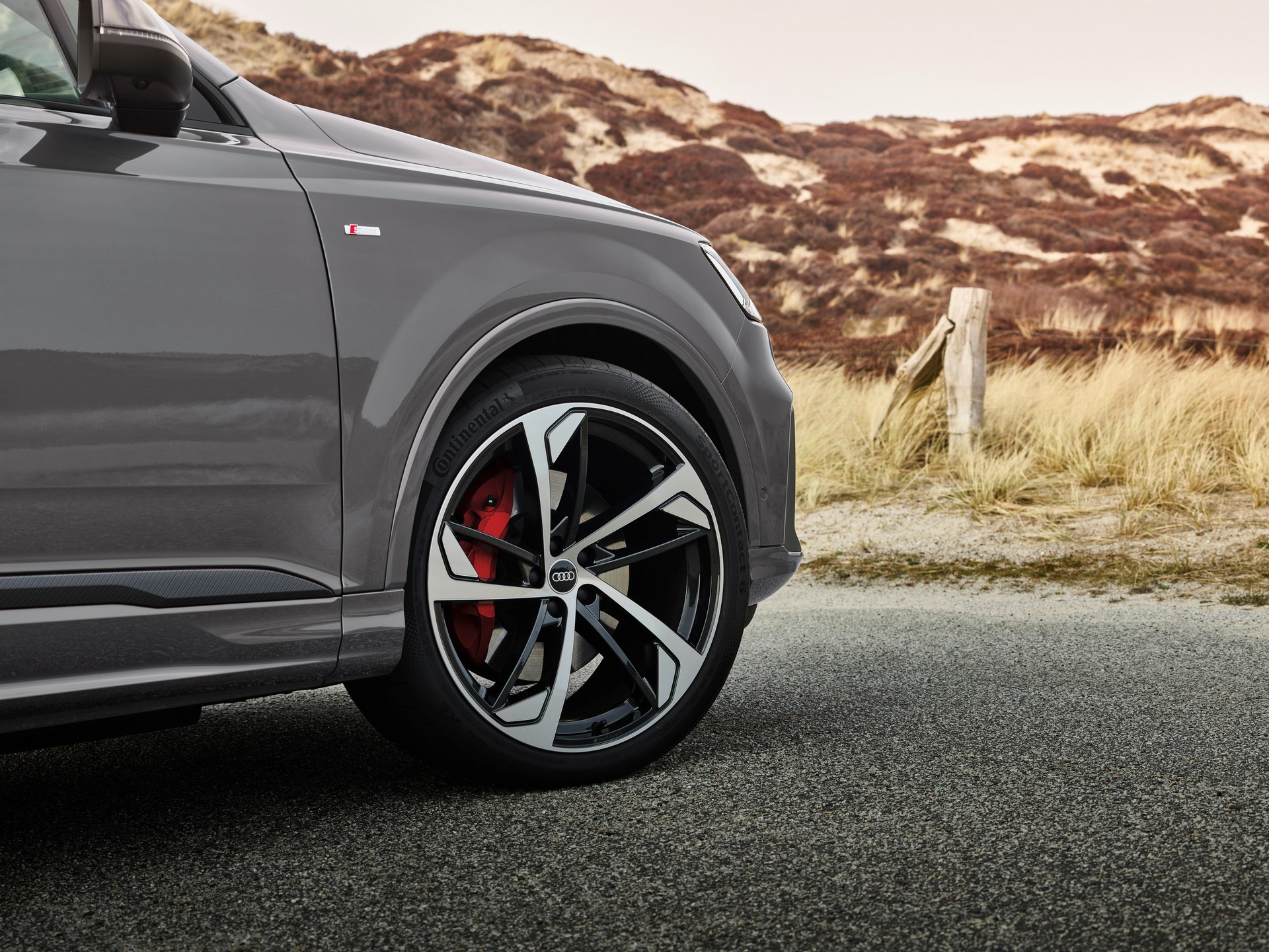 Download 2022 Audi Q8 competition plus - Wheel HD Wallpaper 1920x1440 #10