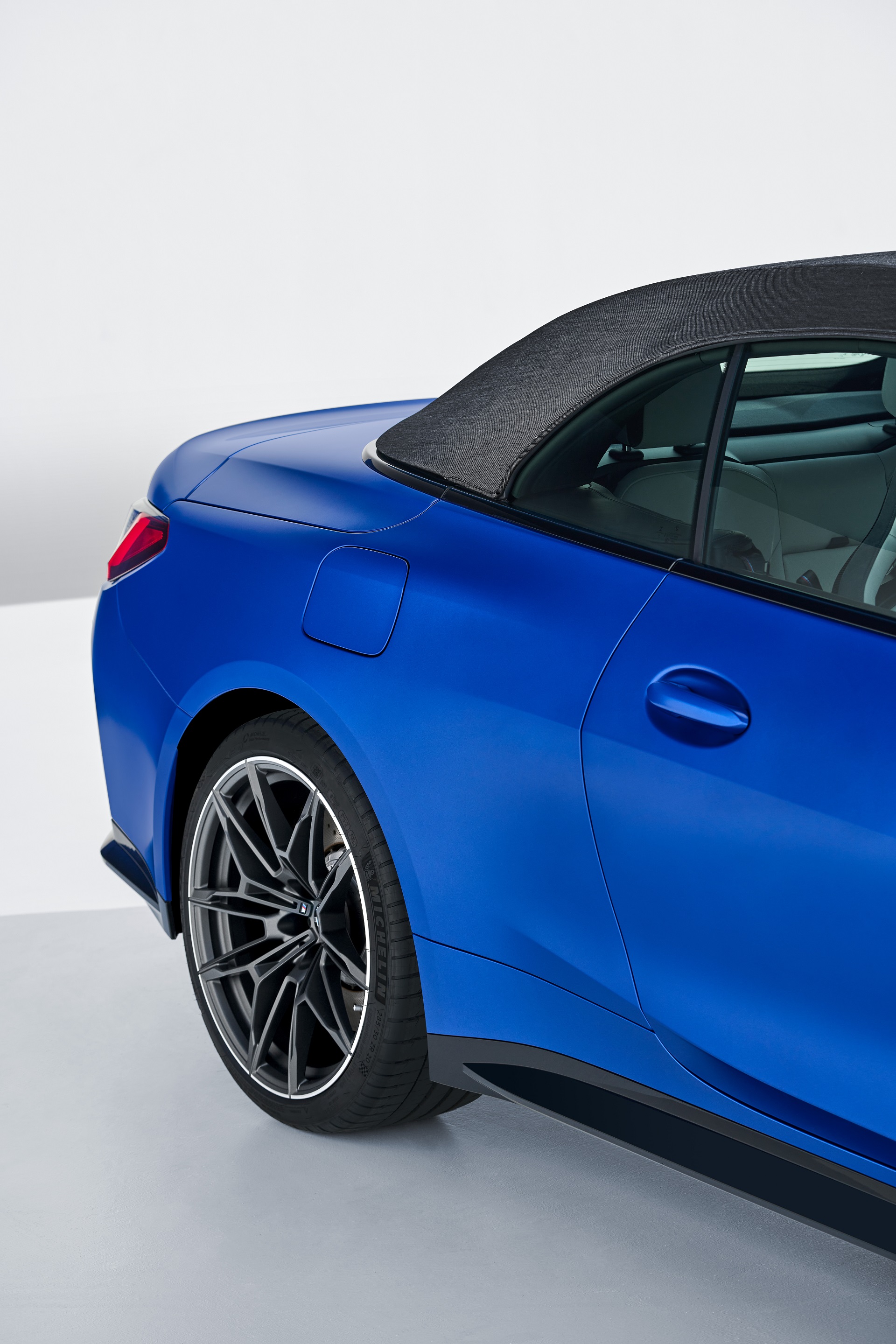 Download 2022 BMW M4 Competition Convertible M xDrive - Detail HD Phone Wallpaper 1920x2880 #68