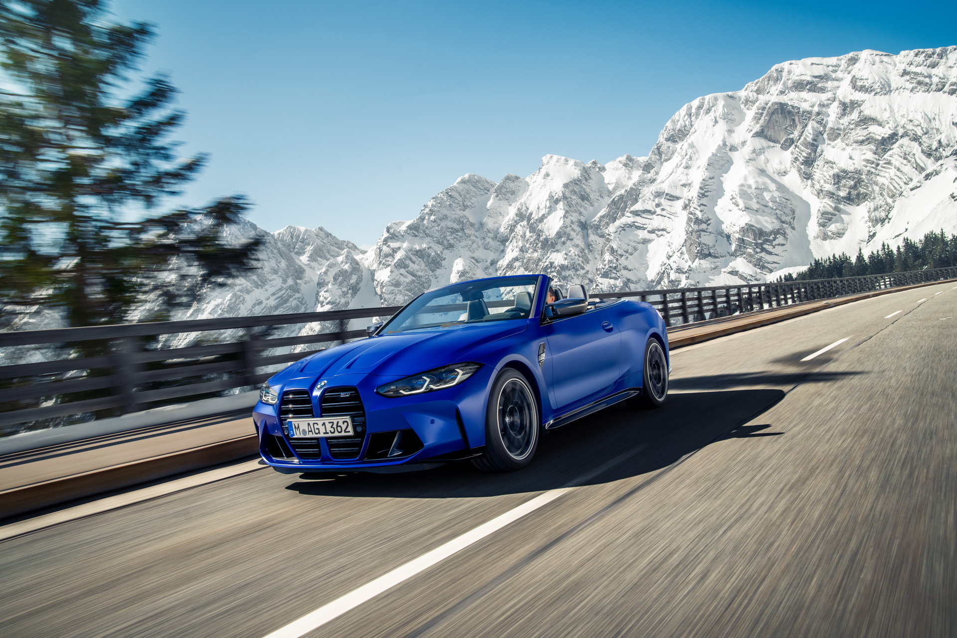 Download 2022 BMW M4 Competition Convertible M xDrive - Front Three-Quarter HD Wallpaper 1920x1280 #16