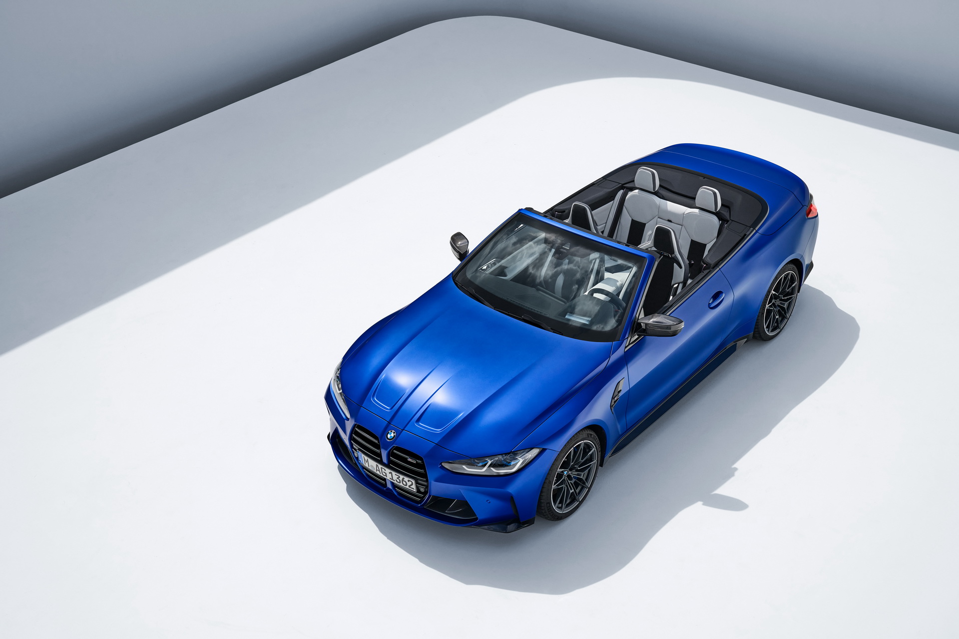 Download 2022 BMW M4 Competition Convertible M xDrive - Front Three-Quarter HD Wallpaper 1920x1280 #38