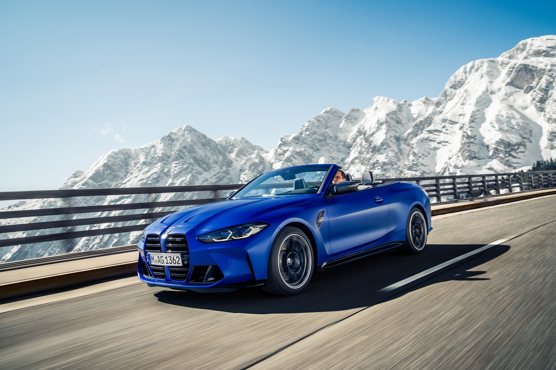 Download 2022 BMW M4 Competition Convertible M xDrive - Front Three-Quarter HD Wallpaper 1920x1280 #17