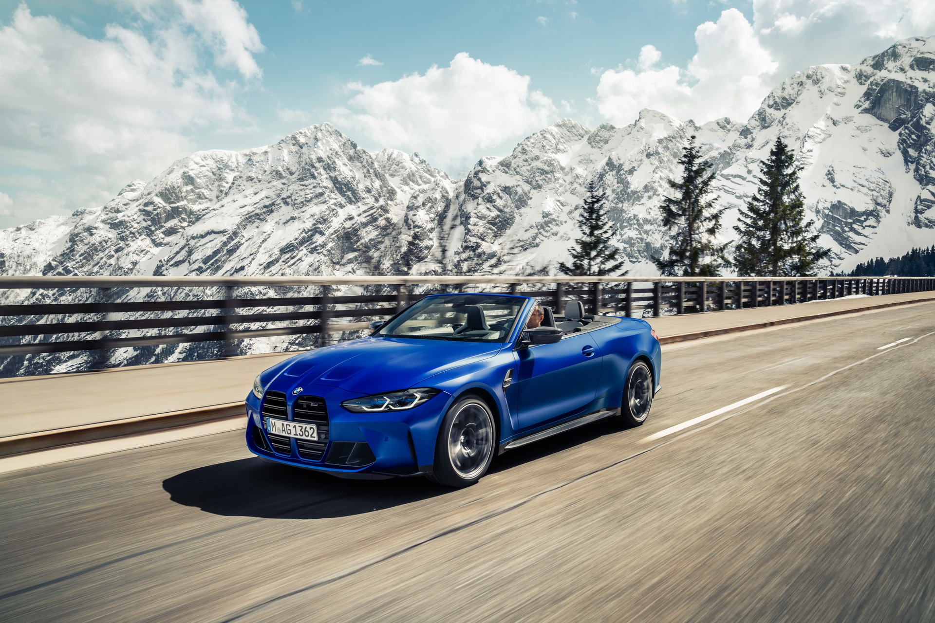 Download 2022 BMW M4 Competition Convertible M xDrive - Front Three-Quarter HD Wallpaper 1920x1280 #12