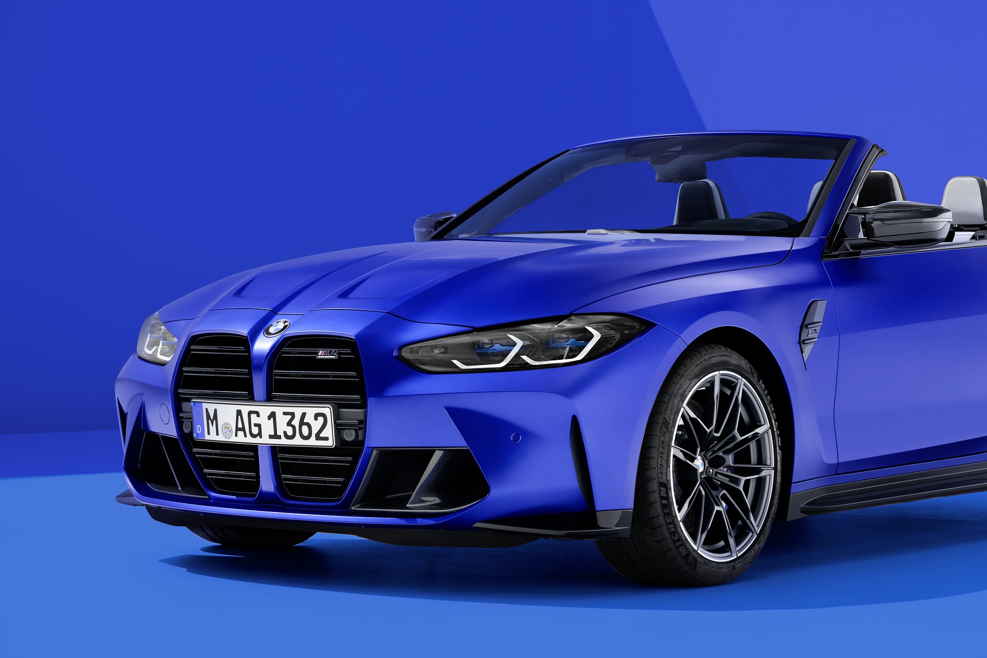 Download 2022 BMW M4 Competition Convertible M xDrive - Front Three-Quarter HD Wallpaper 1920x1280 #100