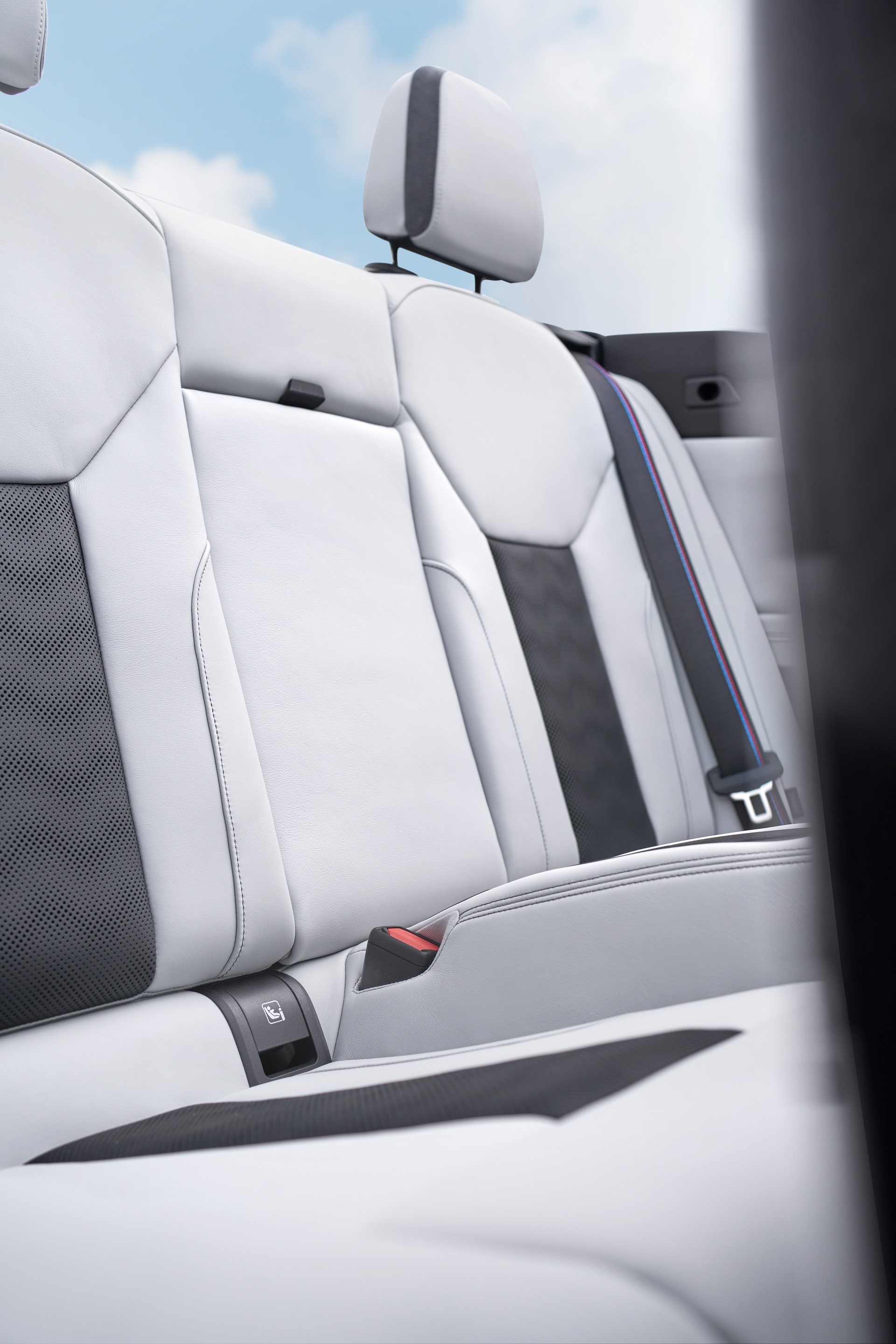 Download 2022 BMW M4 Competition Convertible M xDrive - Interior, Seats HD Phone Wallpaper 1920x2880 #94