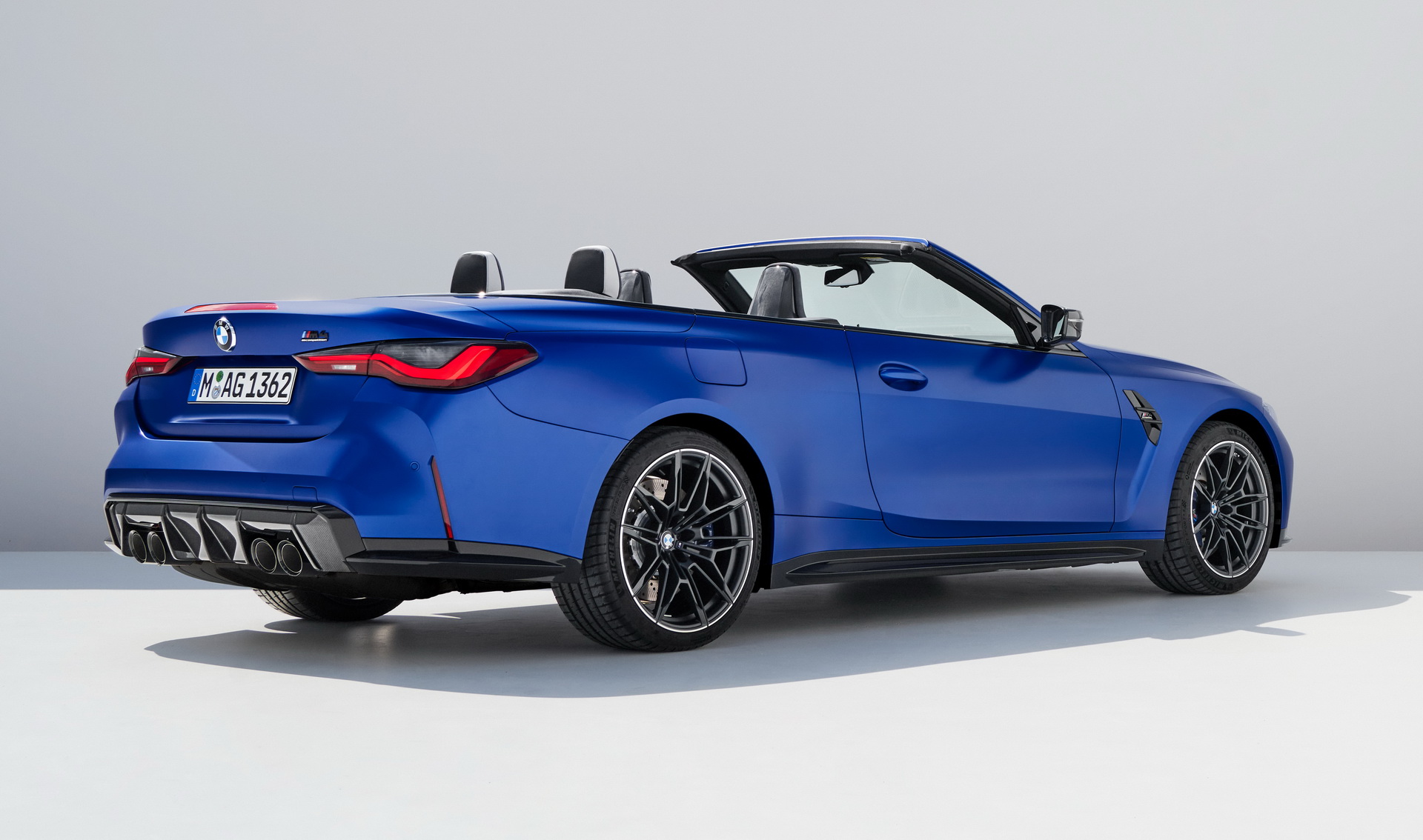 Download 2022 BMW M4 Competition Convertible M xDrive - Rear Three-Quarter HD Wallpaper 1920x1134 #29