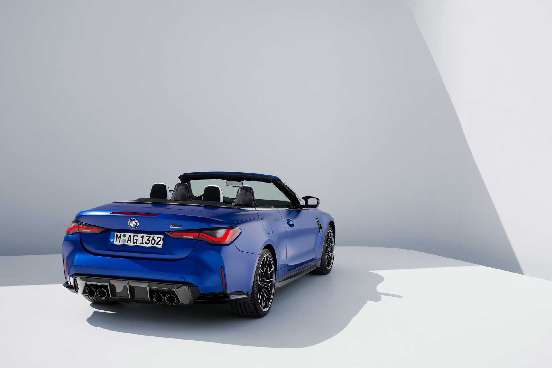 Download 2022 BMW M4 Competition Convertible M xDrive - Rear HD Wallpaper 1920x1280 #42