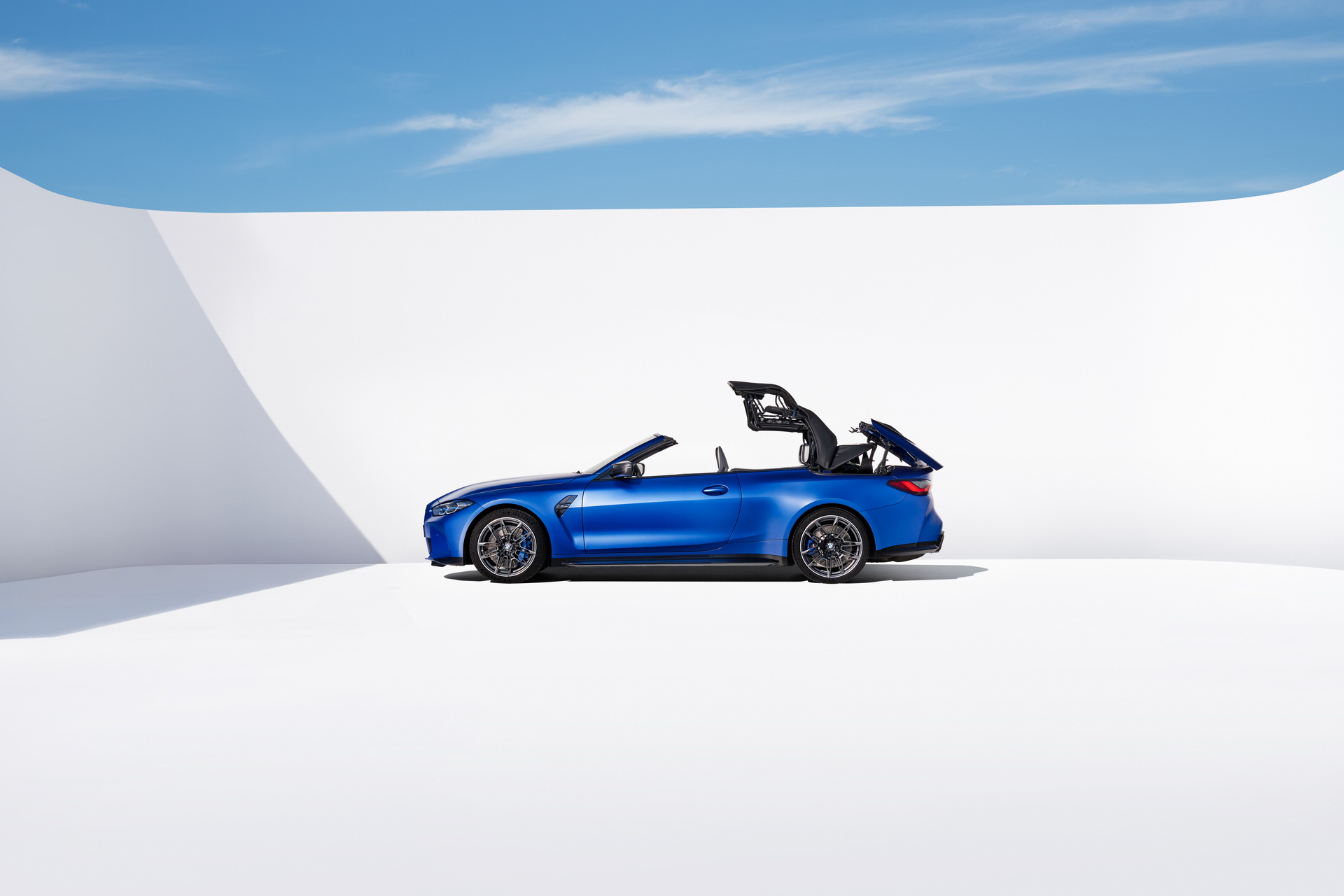 Download 2022 BMW M4 Competition Convertible M xDrive - Side HD Wallpaper 1920x1280 #52