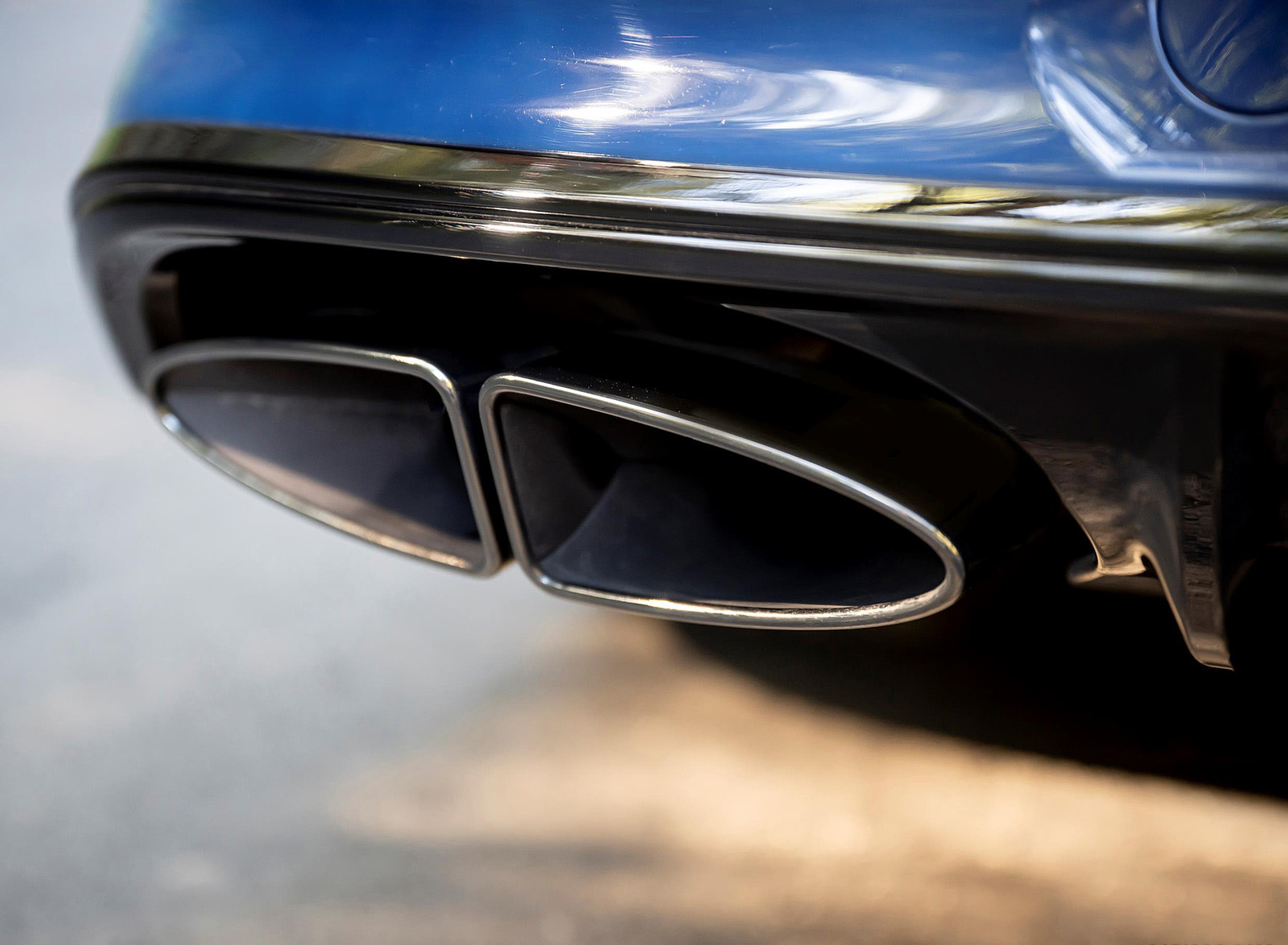 Download 2022 Bentley Bentayga S - Exhaust HD Wallpaper 1600x1174 #51