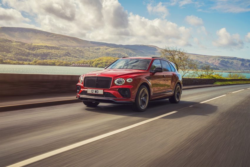 2022 Bentley Bentayga S - Front Three-Quarter Wallpaper 850x567 #3