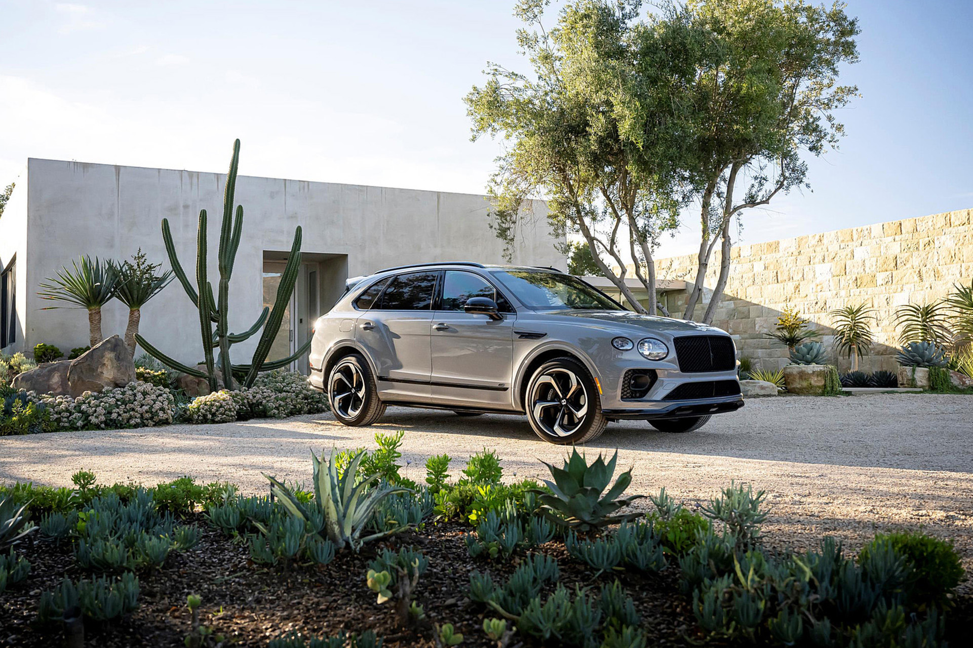 Download 2022 Bentley Bentayga S - Front Three-Quarter HD Wallpaper 1921x1280 #36