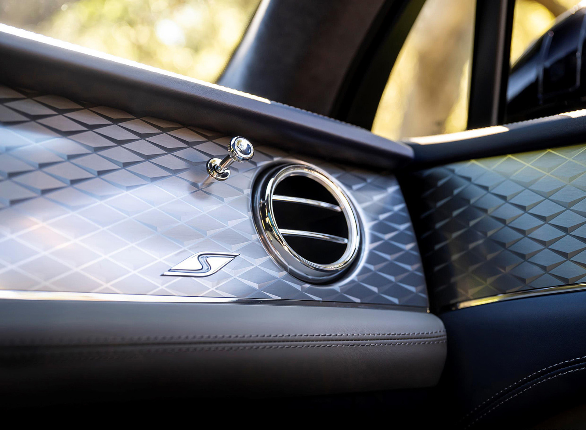 Download 2022 Bentley Bentayga S - Interior, Detail HD Wallpaper 1920x1409 #57