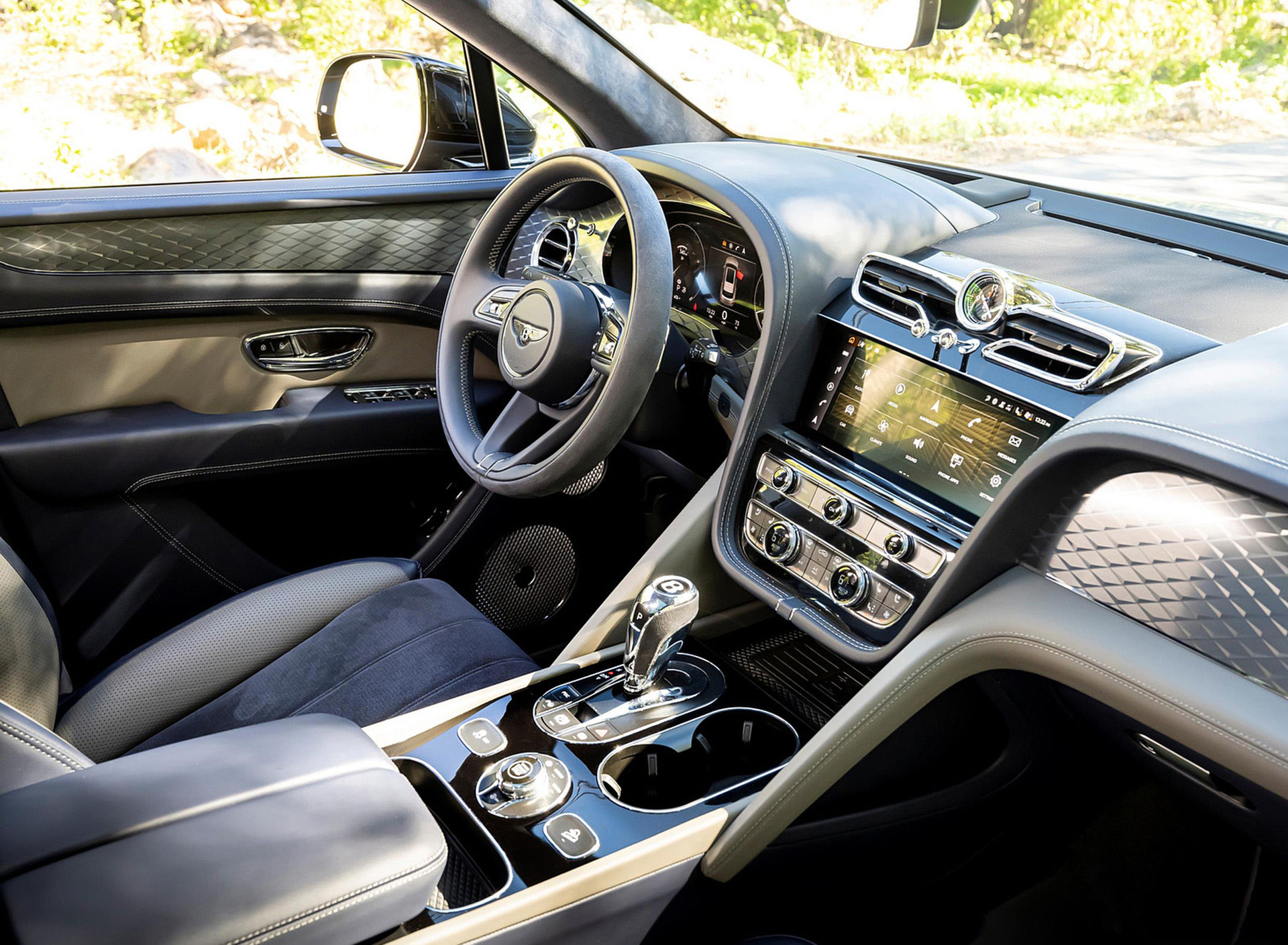 Download 2022 Bentley Bentayga S - Interior HD Wallpaper 1920x1409 #52