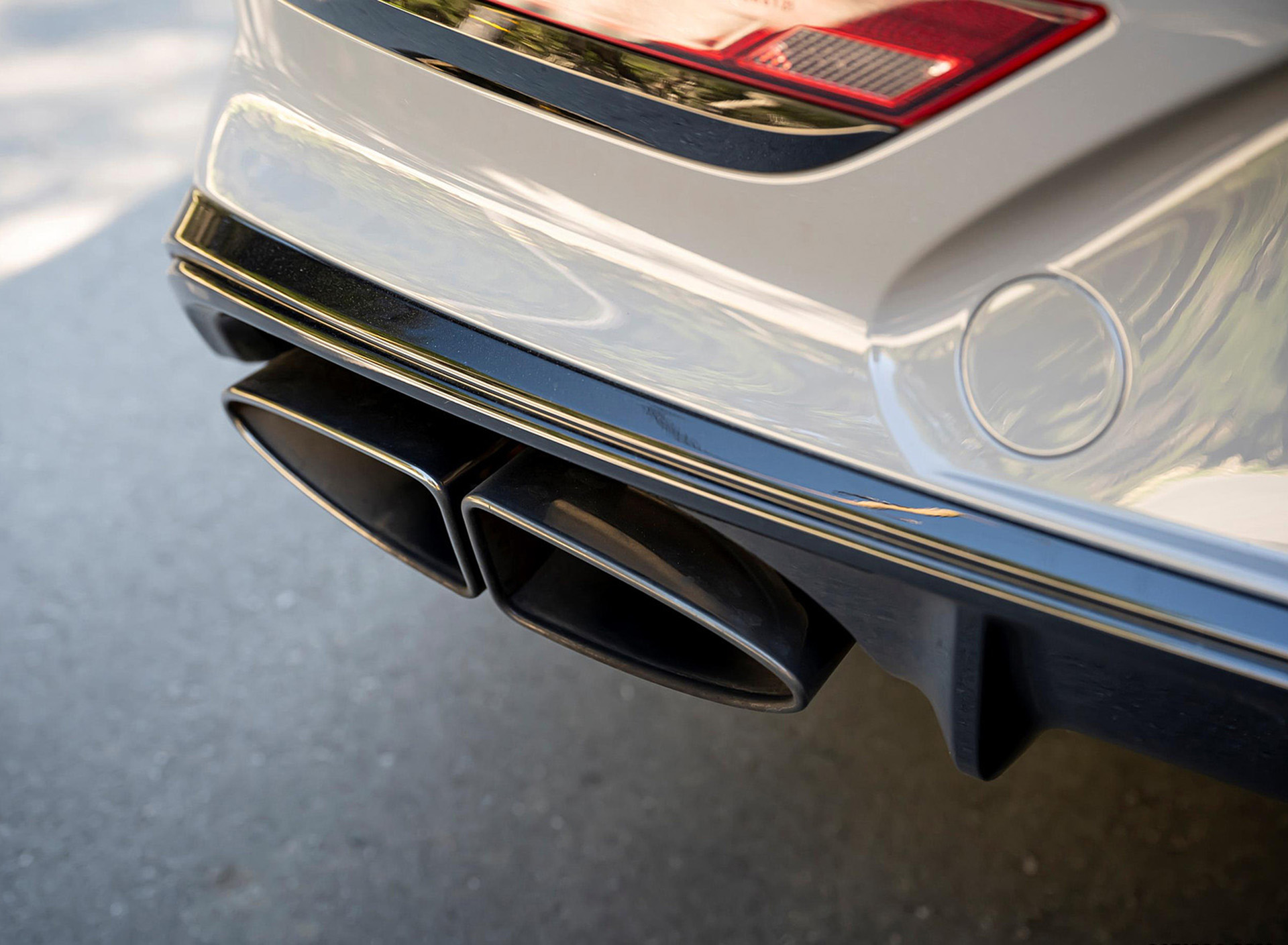 Download 2022 Bentley Bentayga S - Tailpipe HD Wallpaper 1920x1409 #42